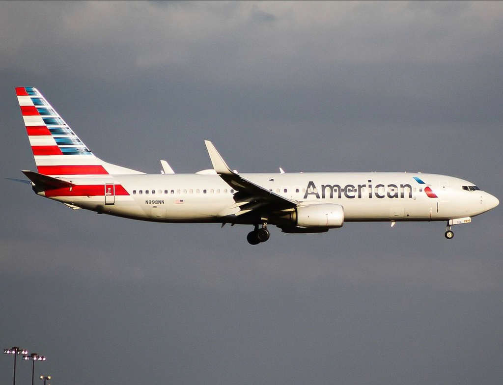 Full size: American Airlines Boeing 737-800 N998NN at Dallas-Fort Worth International Airport