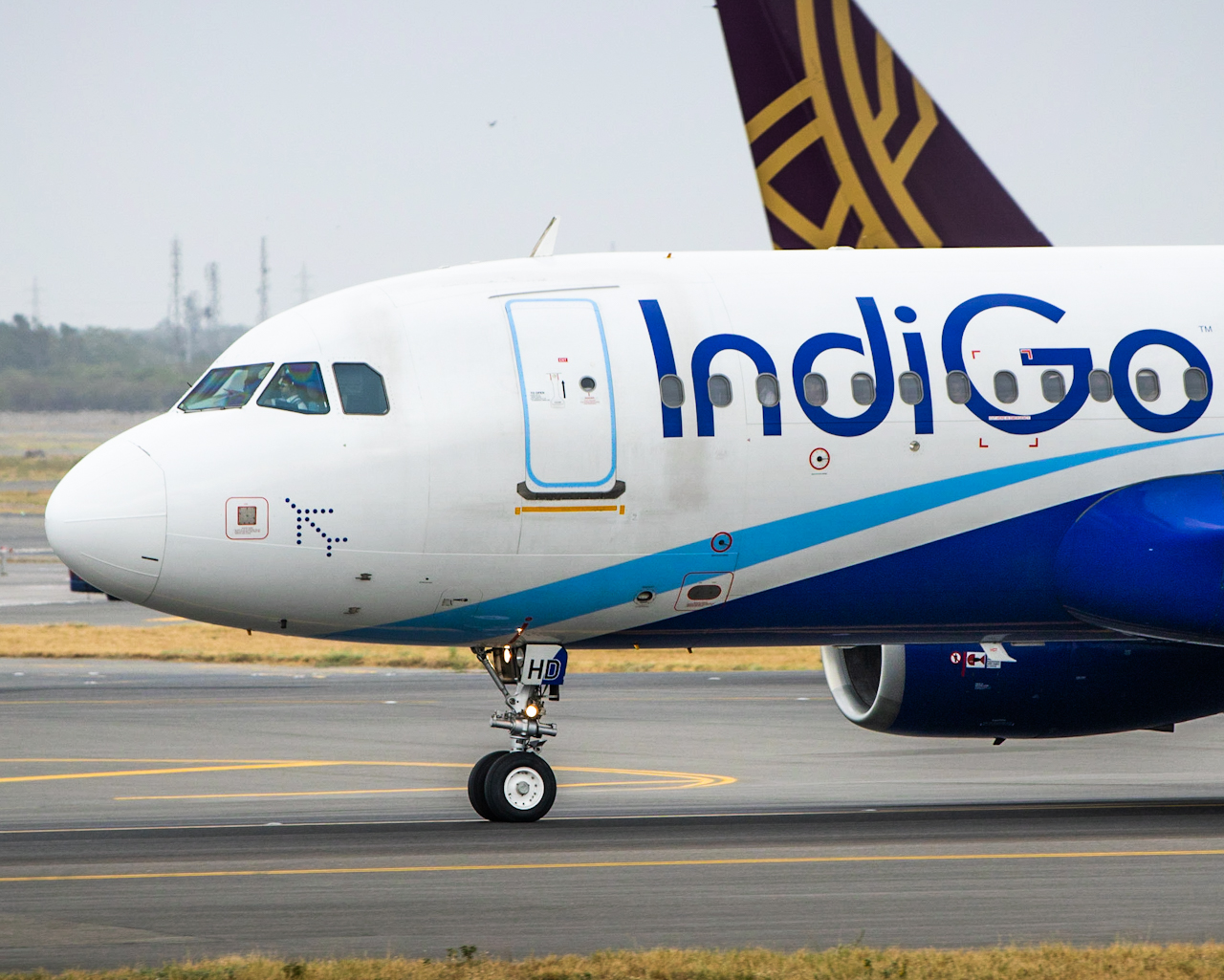 Full size: IndiGo Airbus A320 VT-IHD at Indira Gandhi International Airport