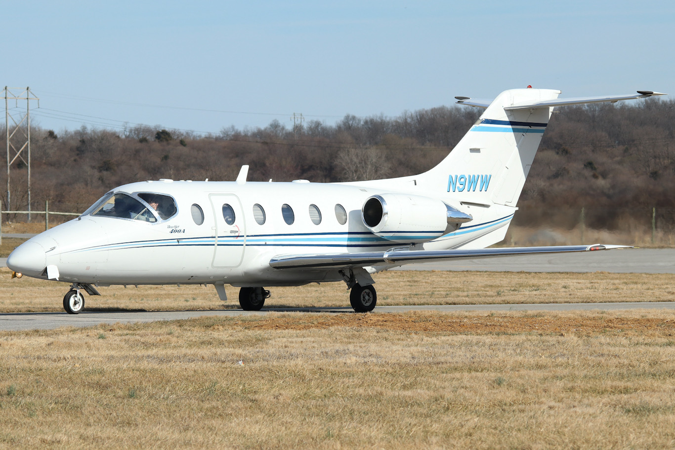 Full size: PRIVATE Beechcraft Hawker 400 N9WW at York Airport