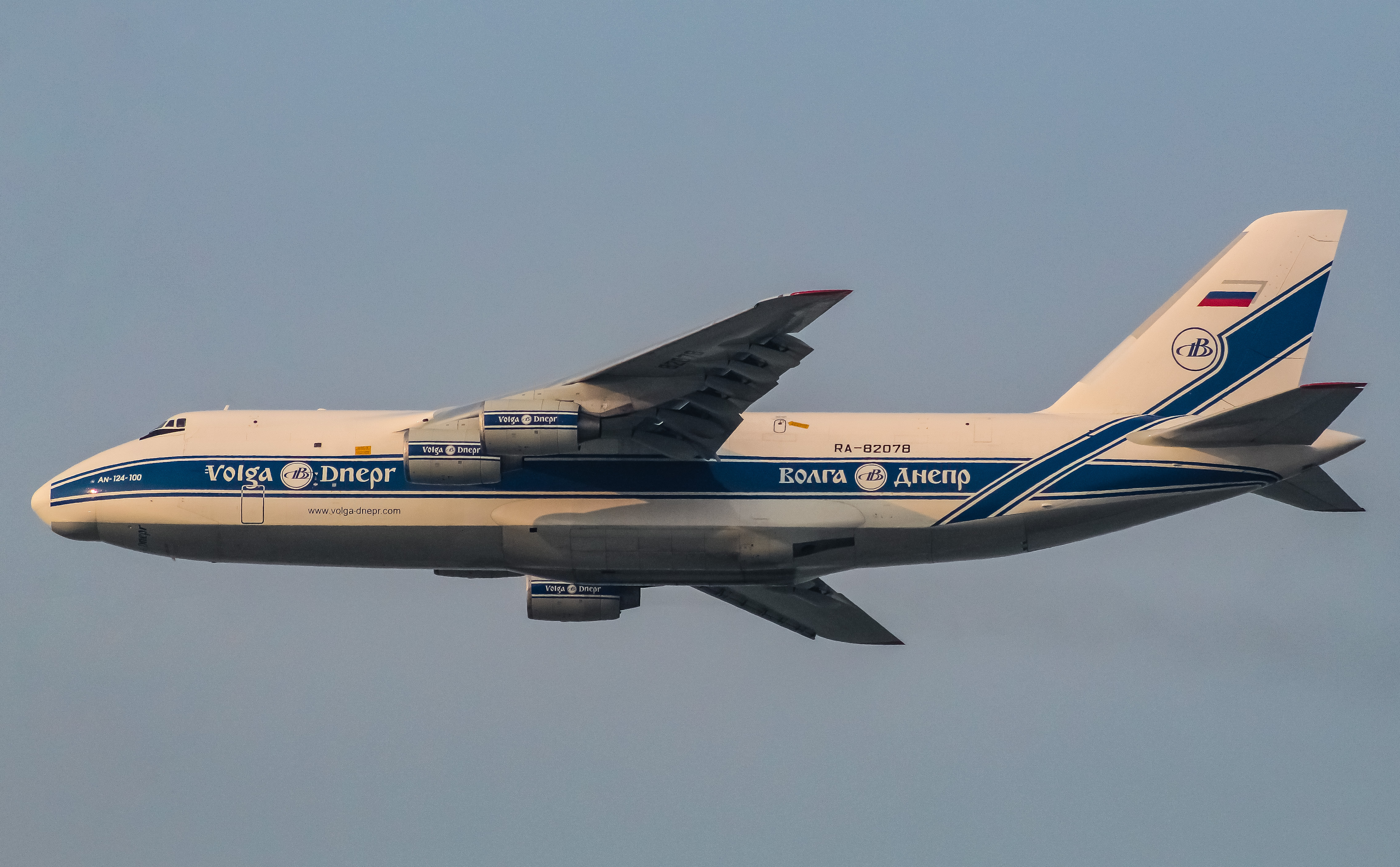Full size: Volga-Dnepr Airlines Antonov An-124 RA-82078 at San Francisco International Airport
