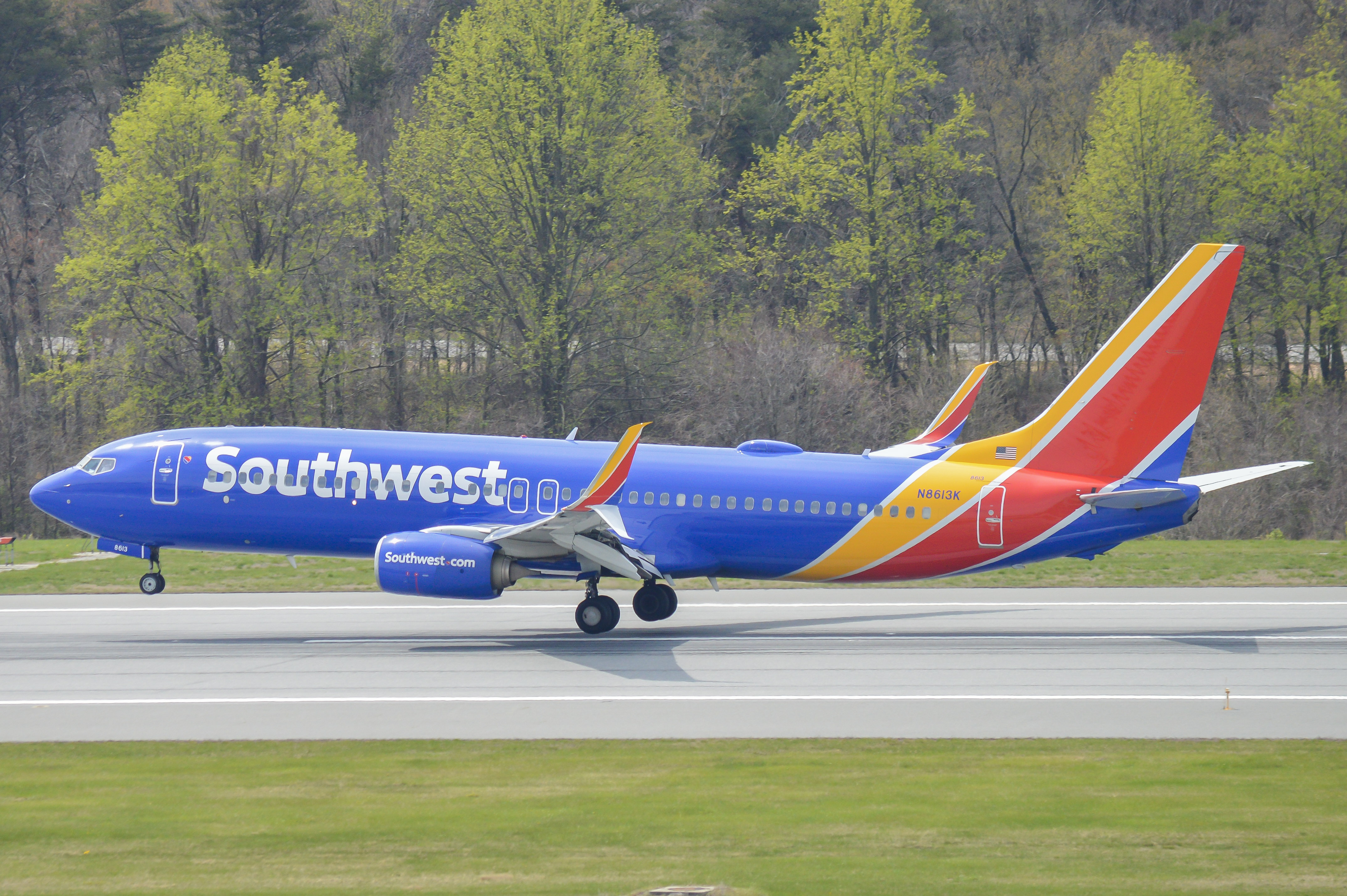 Full size: Southwest Airlines Boeing 737-800 N8613K at Baltimore/Washington International Thurgood Marshall Airport