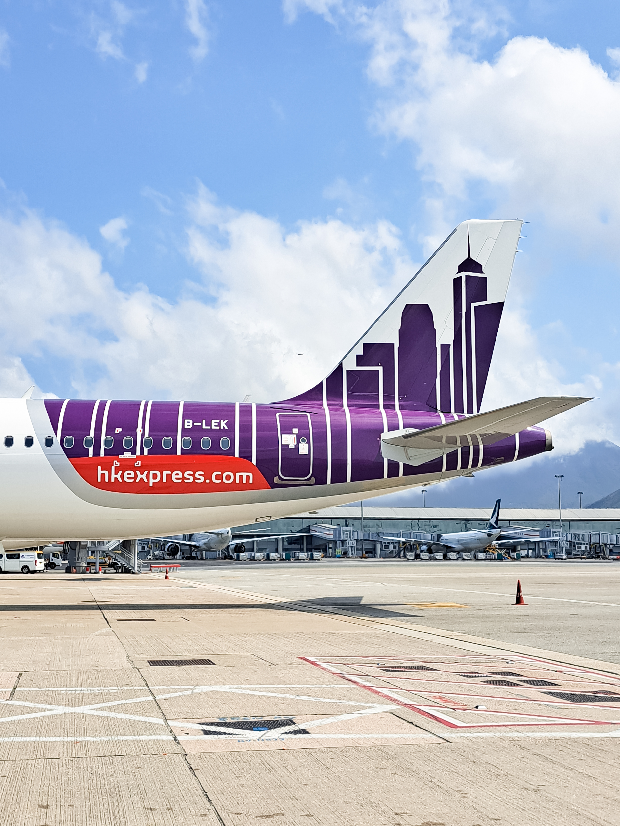Full size: HK Express Airbus A321-231 B-LEK at Hong Kong International Airport