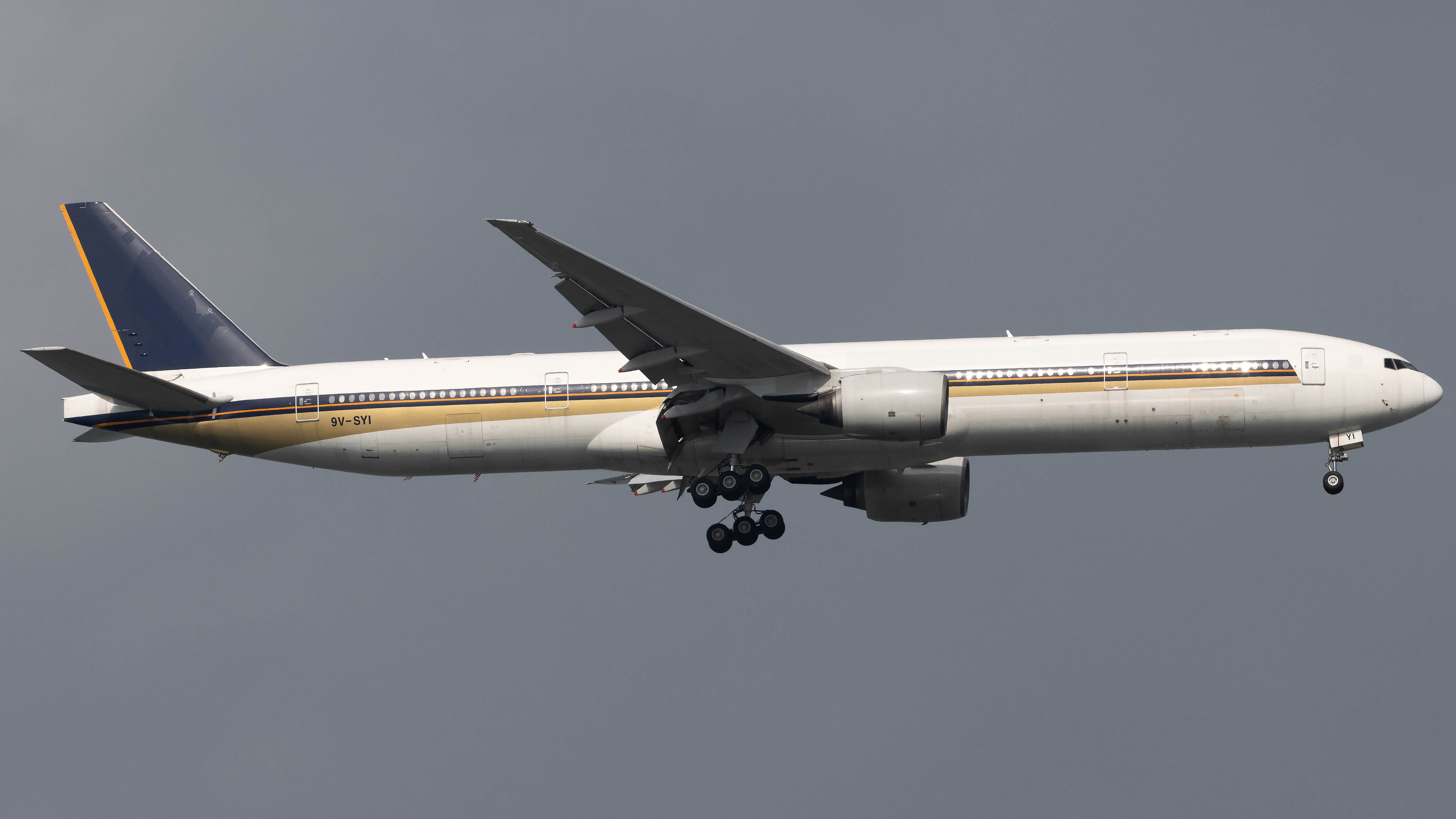 Full size: Singapore Airlines Boeing 777-300 9V-SYI at Singapore-Changi Airport