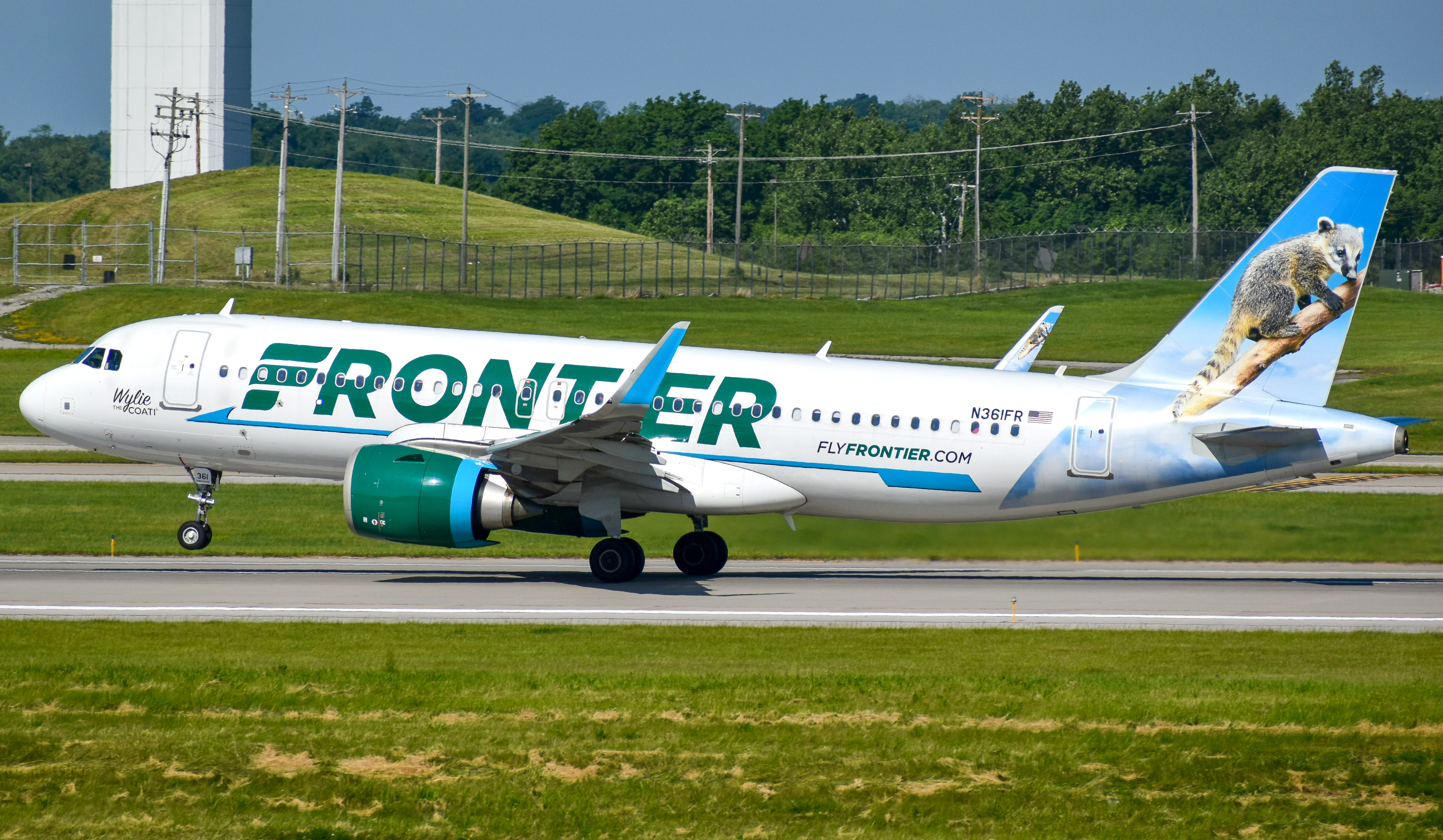 Full size: Frontier Airlines Airbus A320NEO N361FR at Cincinnati/Northern Kentucky International Airport