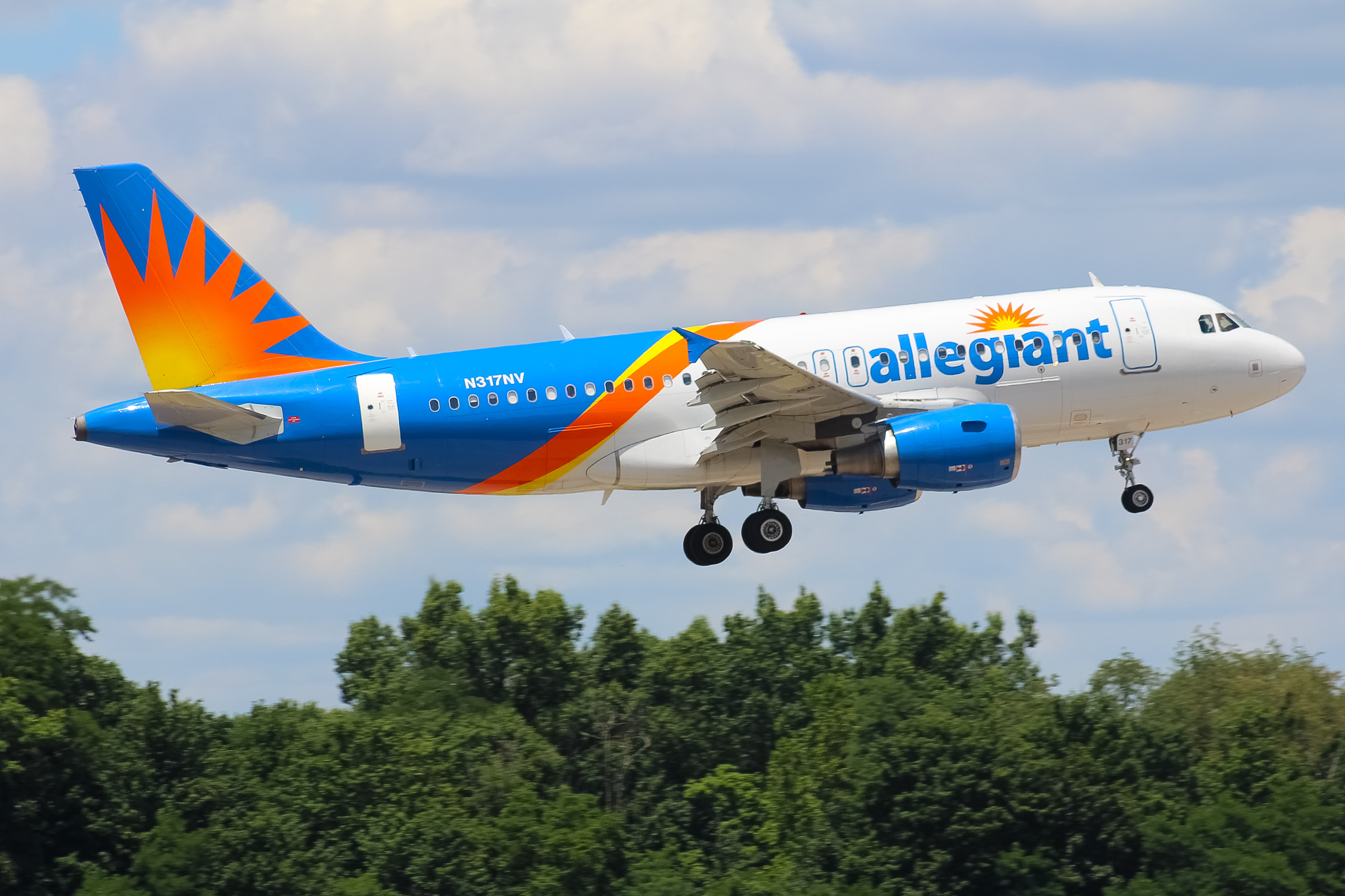 Full size: Allegiant Air Airbus A319 N317NV at Cincinnati/Northern Kentucky International Airport