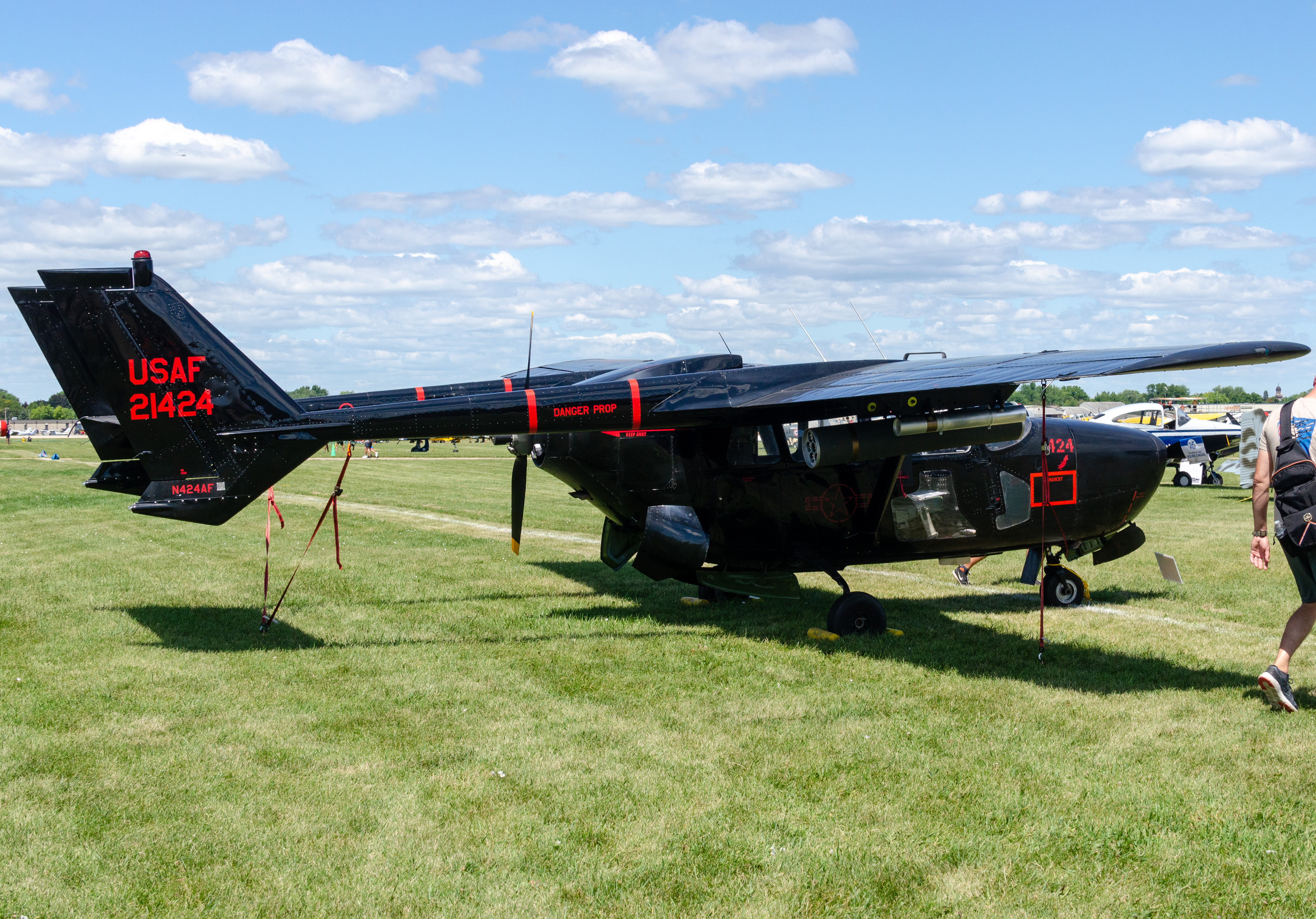Full size: PRIVATE Cessna 0-2AOSH N424AF at Wittman Regional Airport