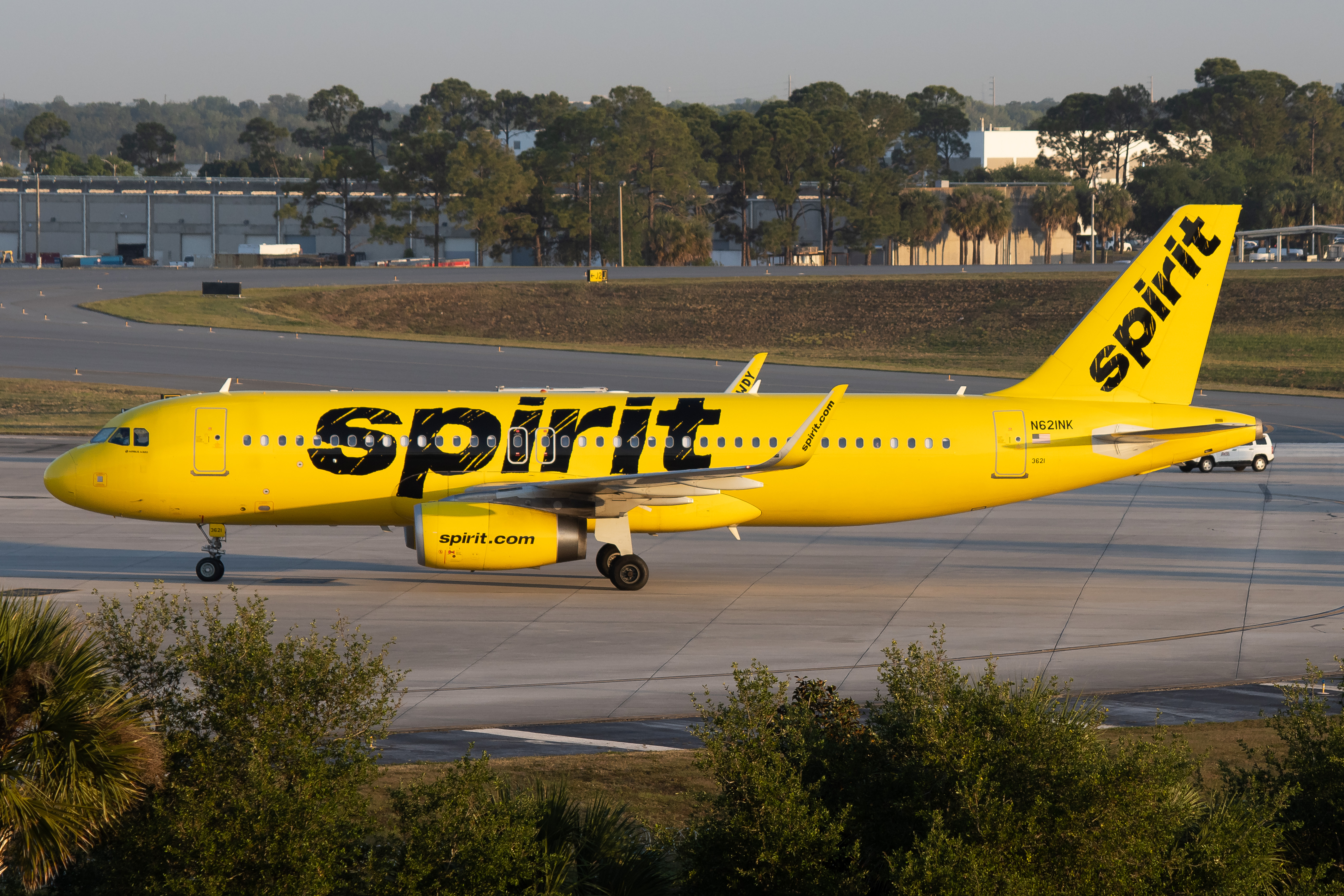 Full size: Spirit Airlines Airbus A320 N621NK at Orlando International Airport