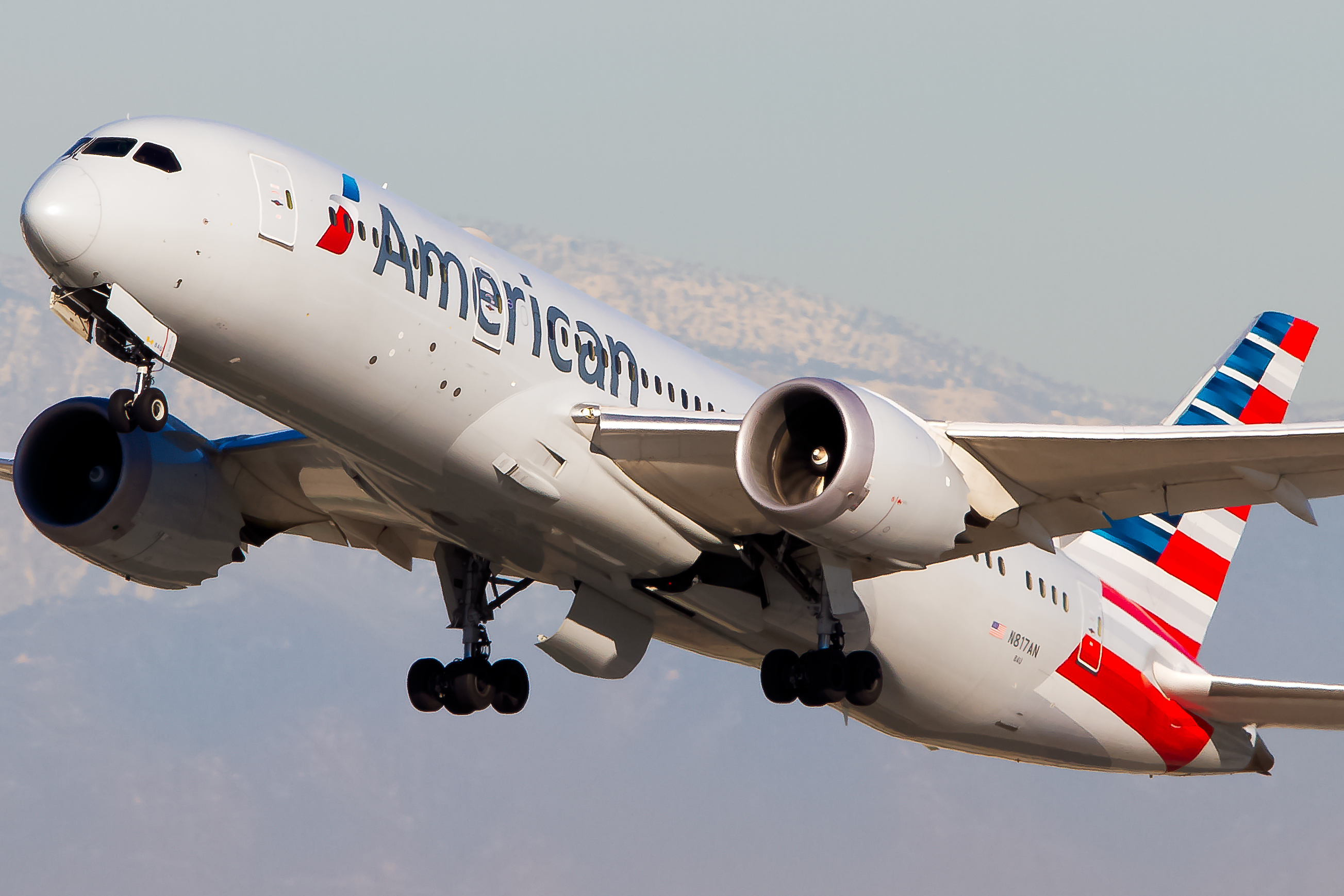Full size: American Airlines Boeing 787-8 N817AN at Los Angeles International Airport