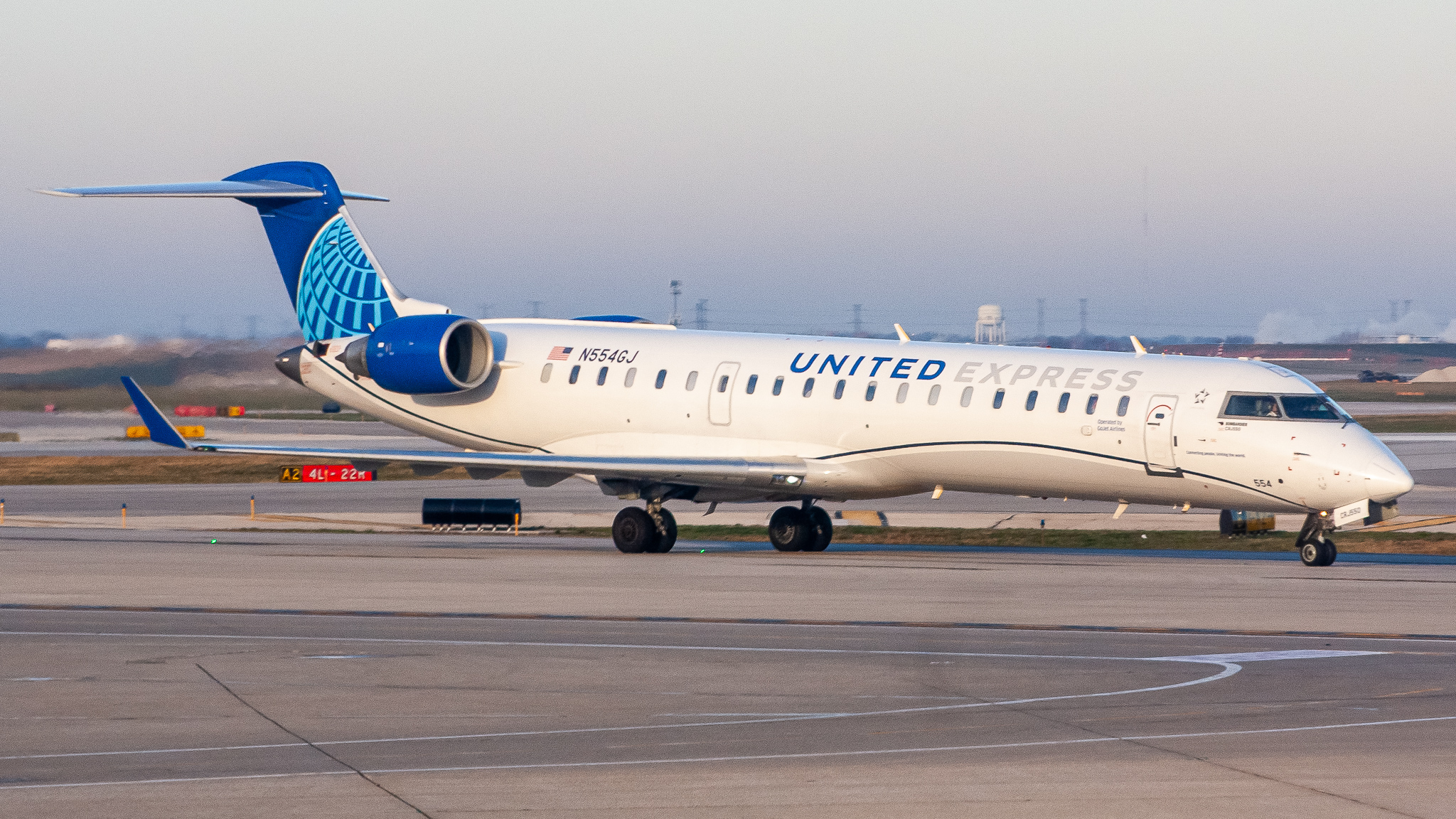 Full size: United Express Mitsubishi CRJ-700 N554GJ at Chicago O'Hare International Airport