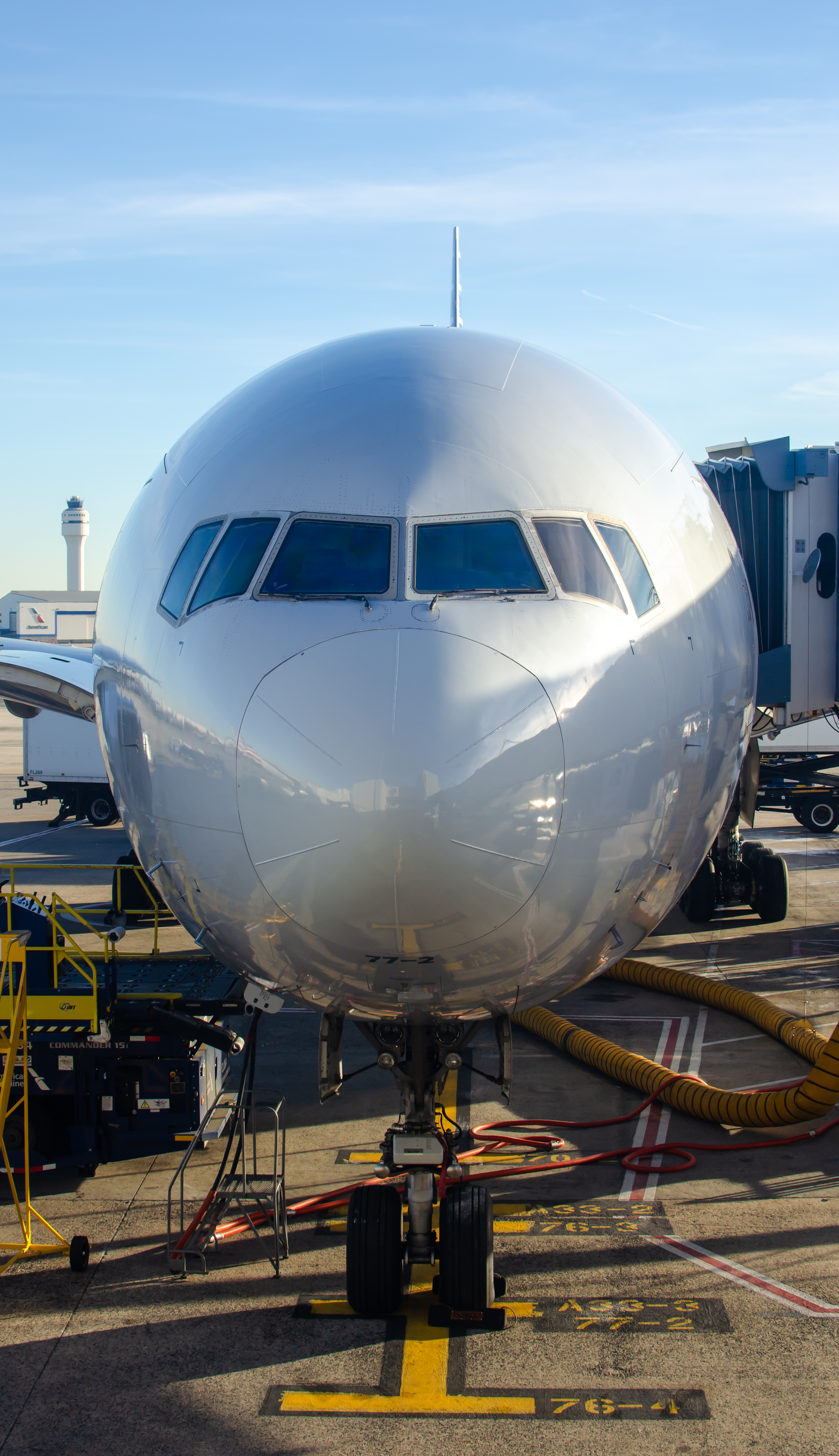 Full size: American Airlines Boeing 777-200ER N708AN at Charlotte/Douglas International Airport