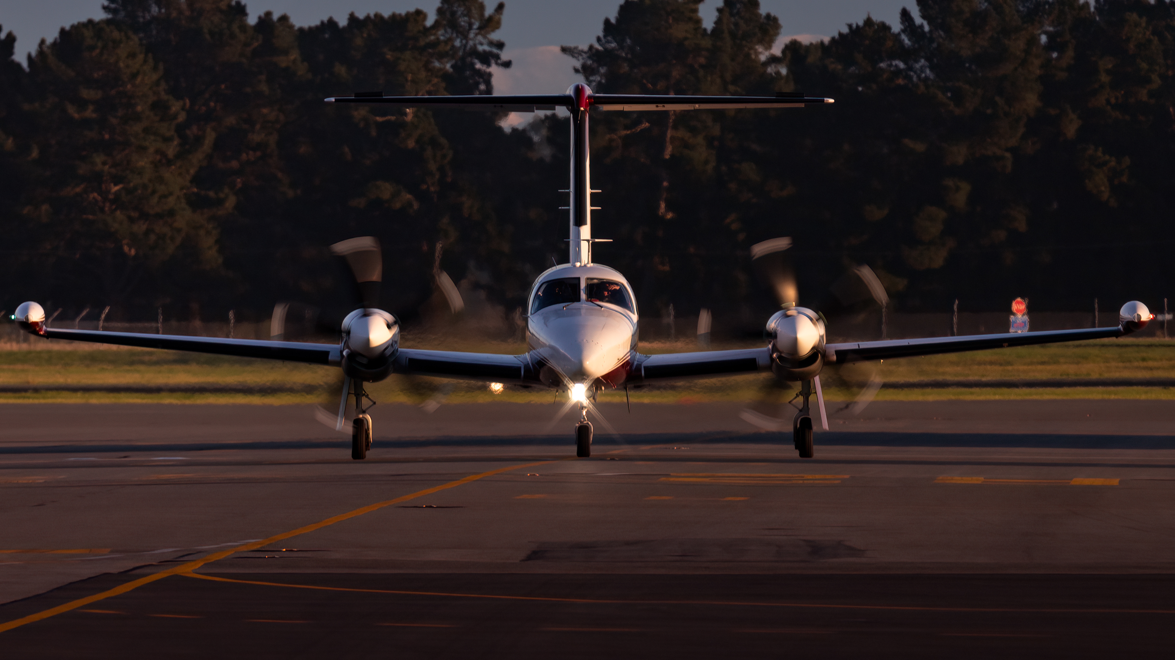 Full size: Airways Corporation of New Zealand Piper PA-42 ZK-FIS at Christchurch International Airport