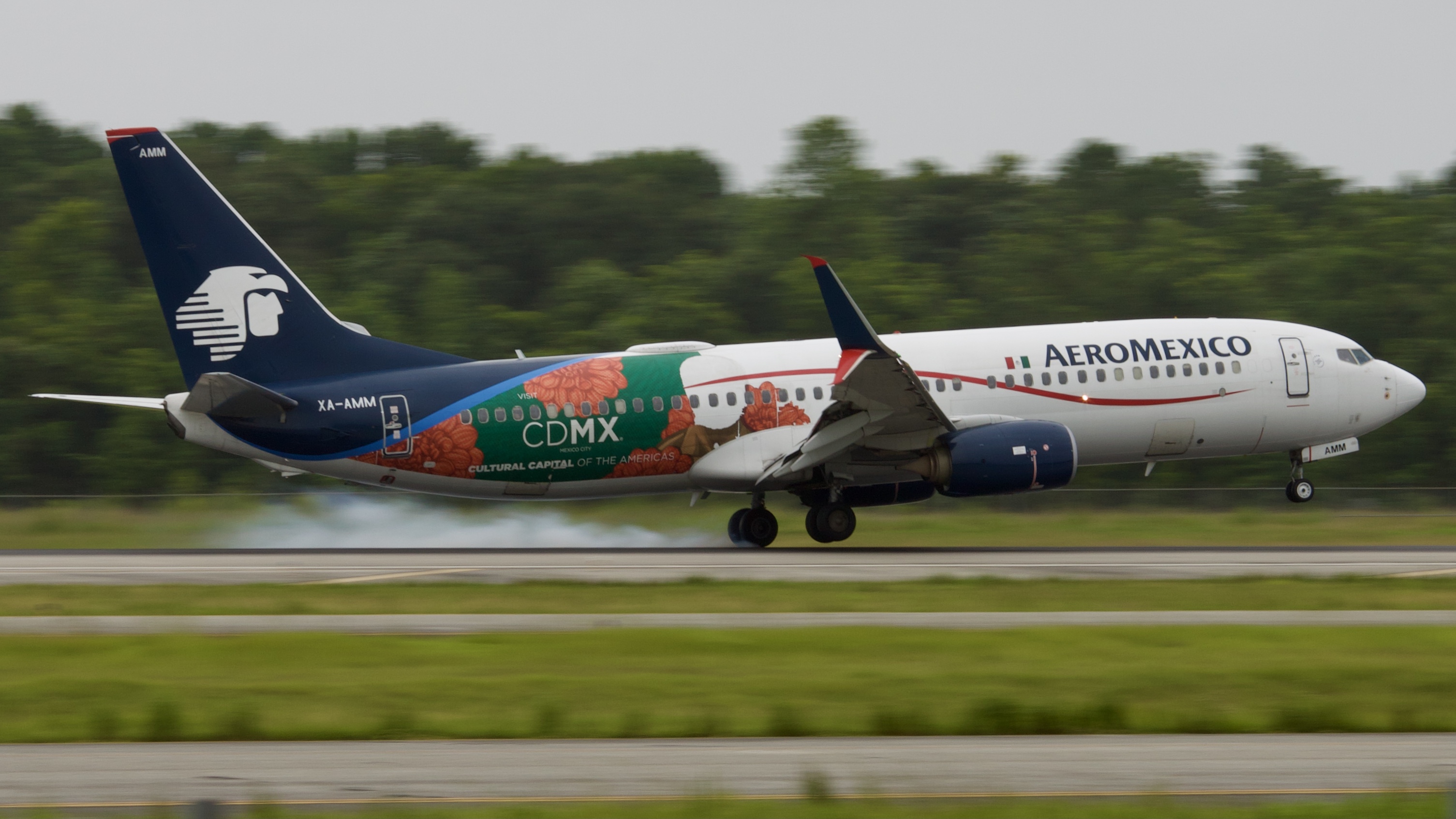 Full size: Aeromexico Boeing 737-800 XA-AMM at Houston-George Bush Intercontinental Airport