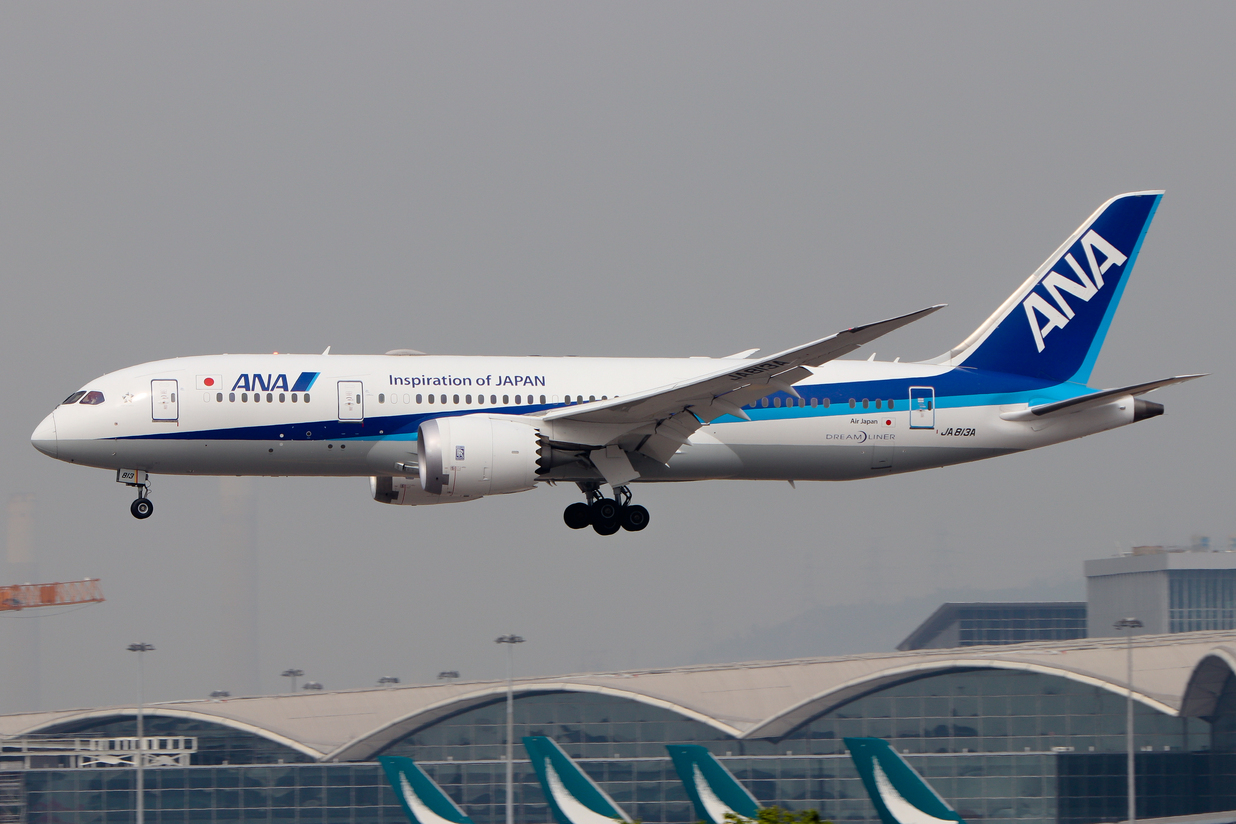Full size: All Nippon Airways Boeing 787-8 JA813A at Hong Kong International Airport