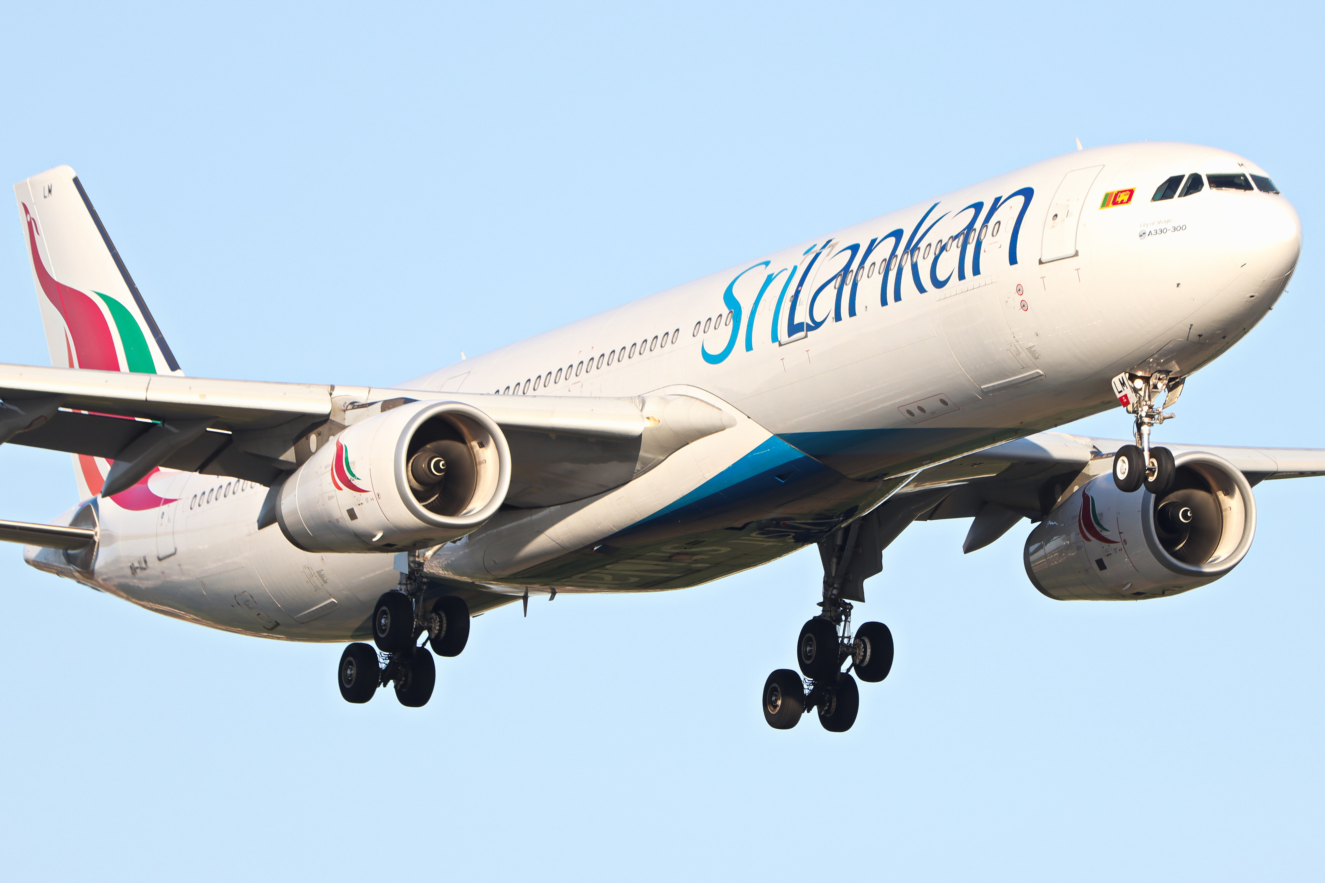 Full size: SriLankan Airlines Airbus A330-300 4R-ALM at London Heathrow International Airport
