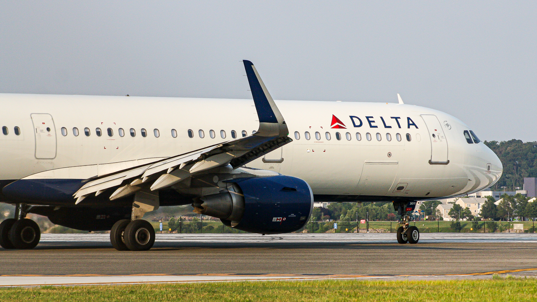 Full size: Delta Airlines Airbus A321-200 N311DN at Ronald Reagan National Airport