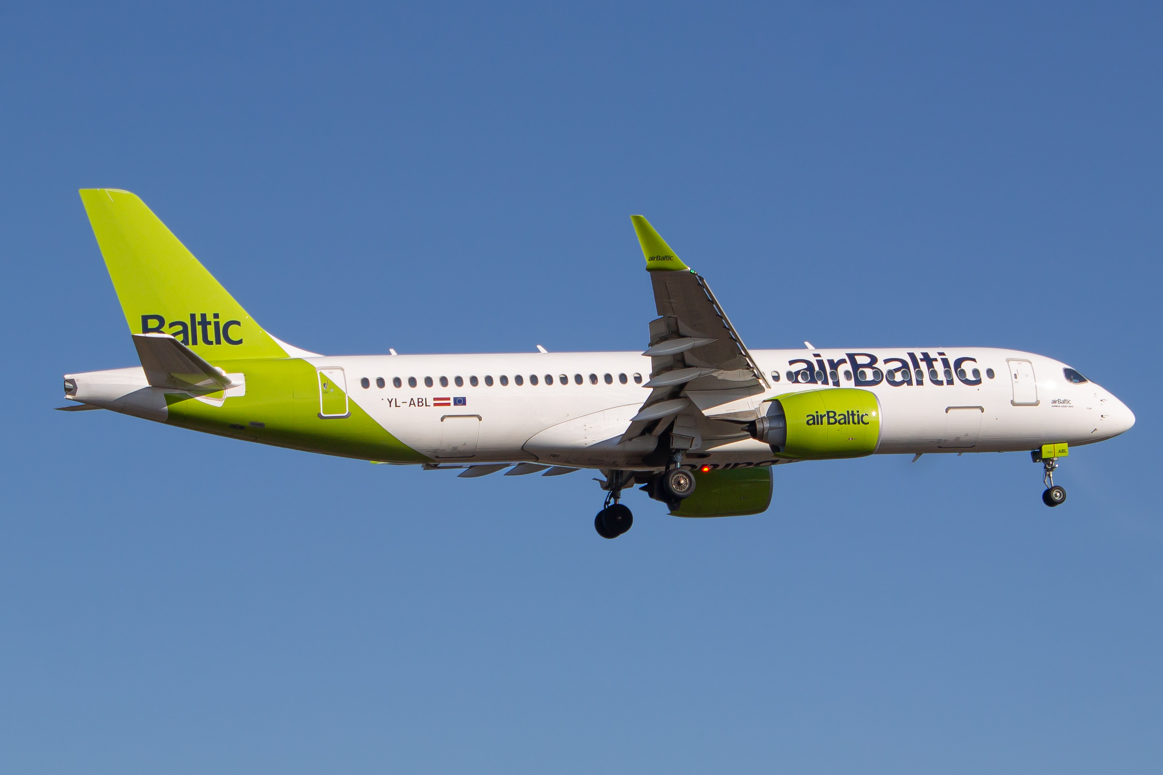 Full size: Air Baltic Airbus A220-300 YL-ABL at Helsinki Vantaa Airport