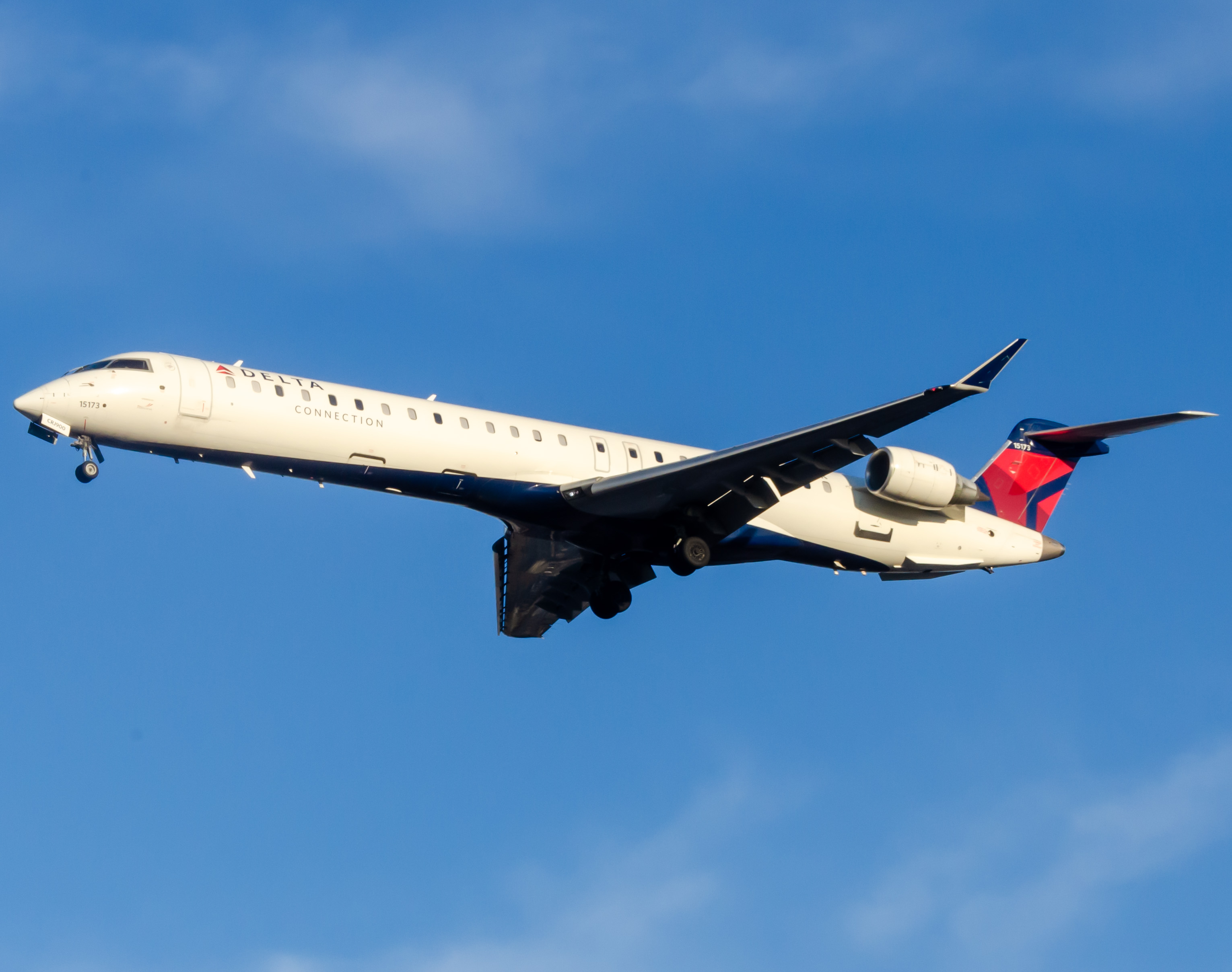 Full size: Delta Airlines Mitsubishi CRJ-900 N606LR at Newark Liberty International Airport