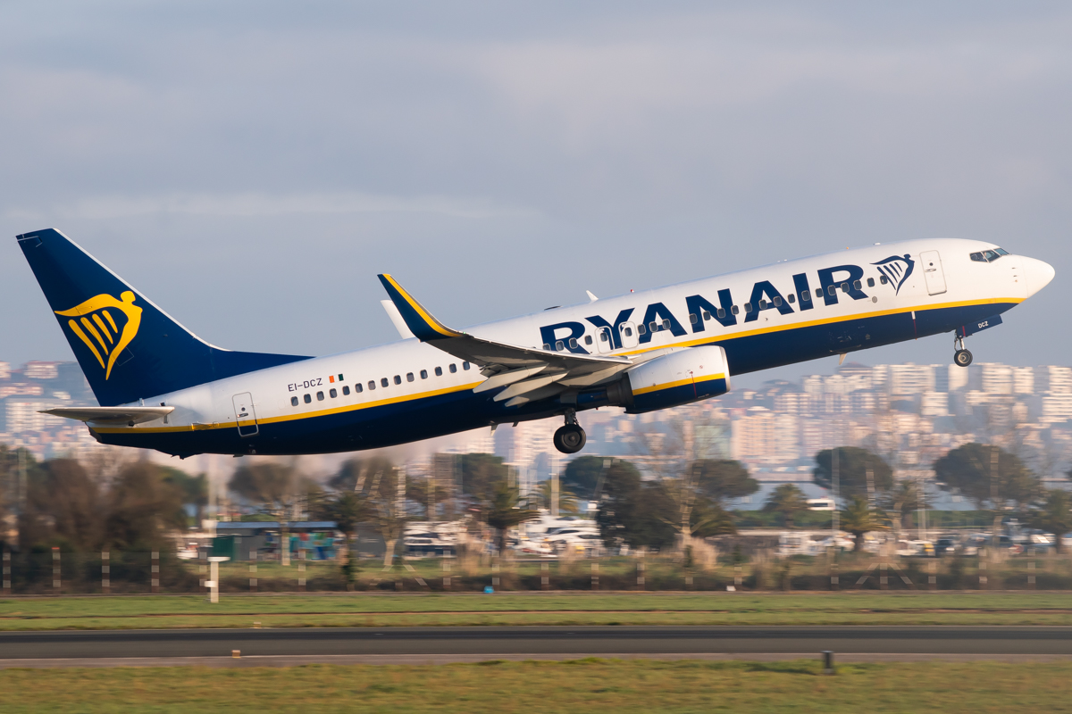 Full size: RyanAir Boeing 737-800 EI-DCZ at Santander Airport