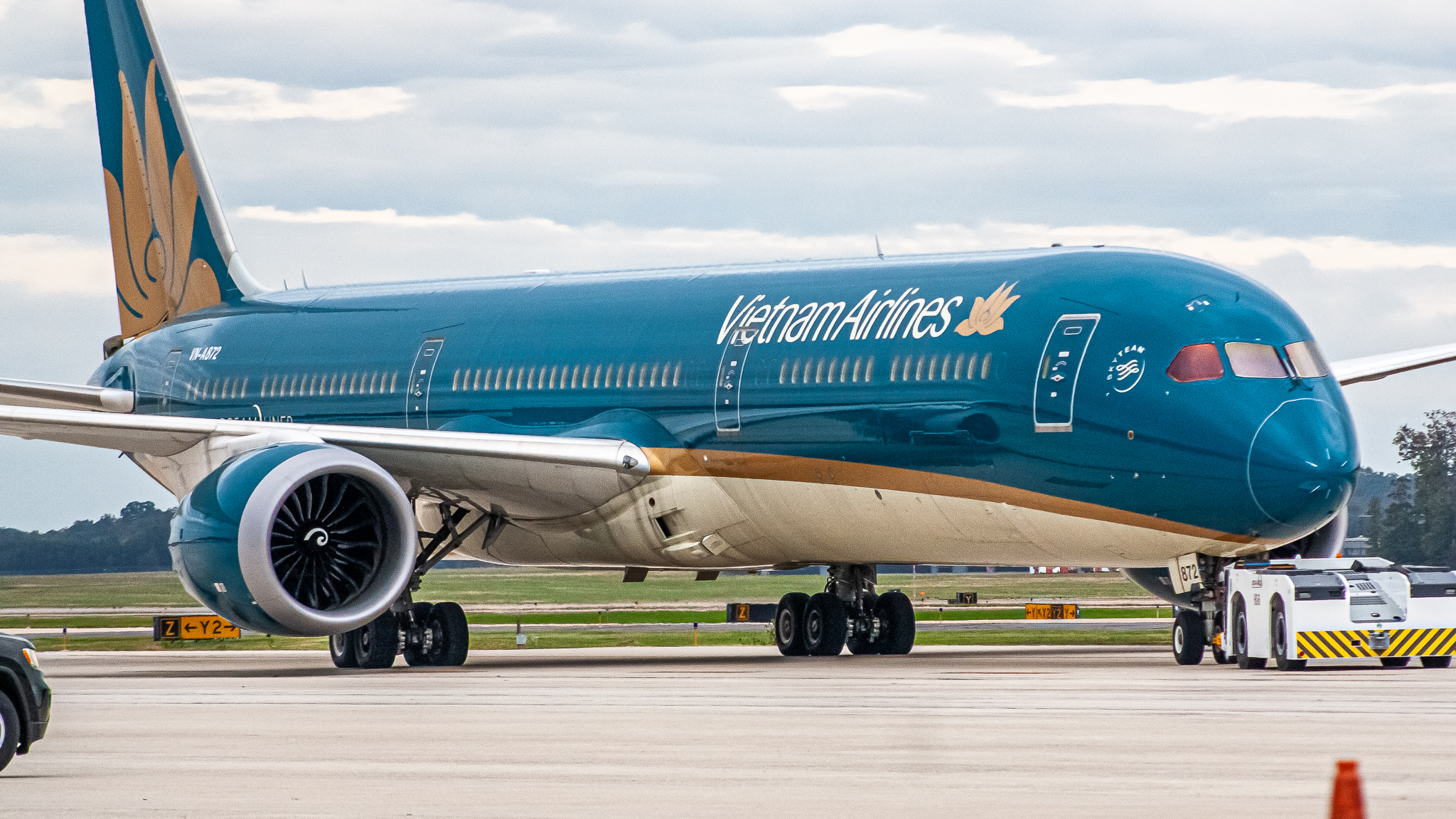 Full size: Vietnam Airlines Boeing 787-10 VN-A872 at Washington Dulles International Airport