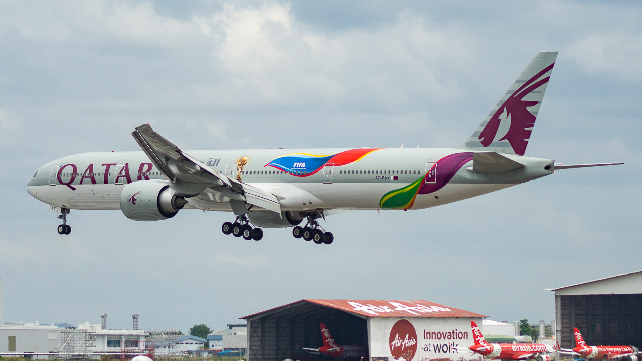 Full size: Qatar Airways Boeing 777-300ER a7-bax at Kuala Lumpur International Airport