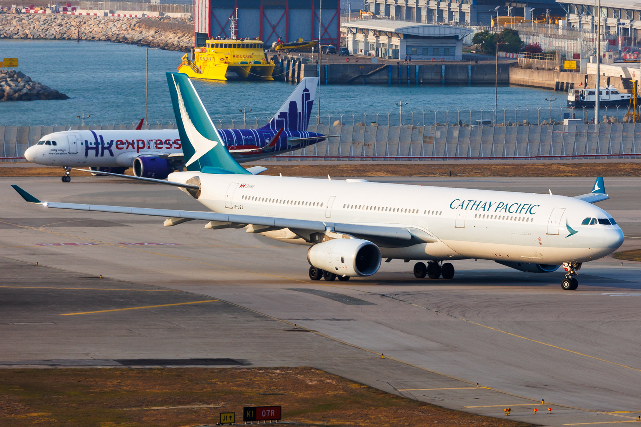 Full size: CATHAY PACIFIC Airbus A330-300 B-LBJ at Hong Kong International Airport