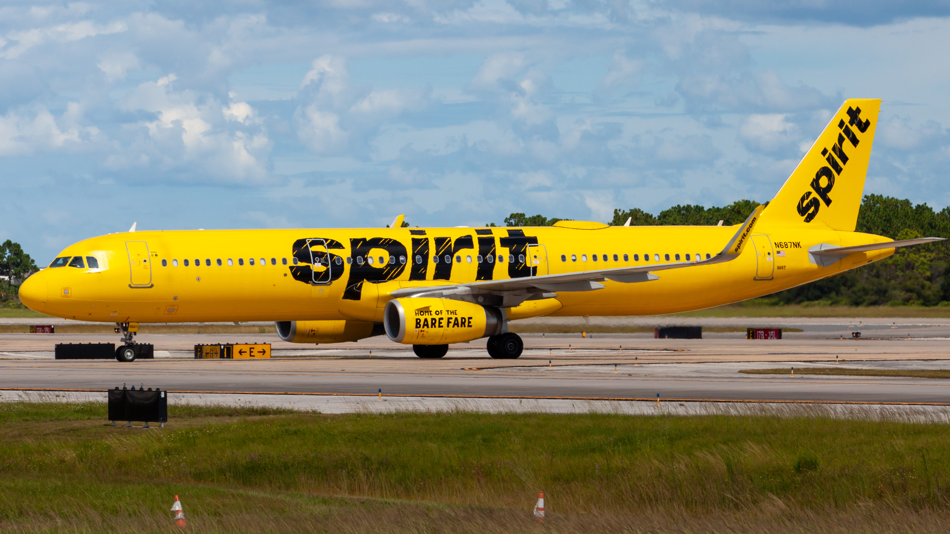 Full size: Spirit Airlines Airbus A321-200 N687NK at Orlando International Airport