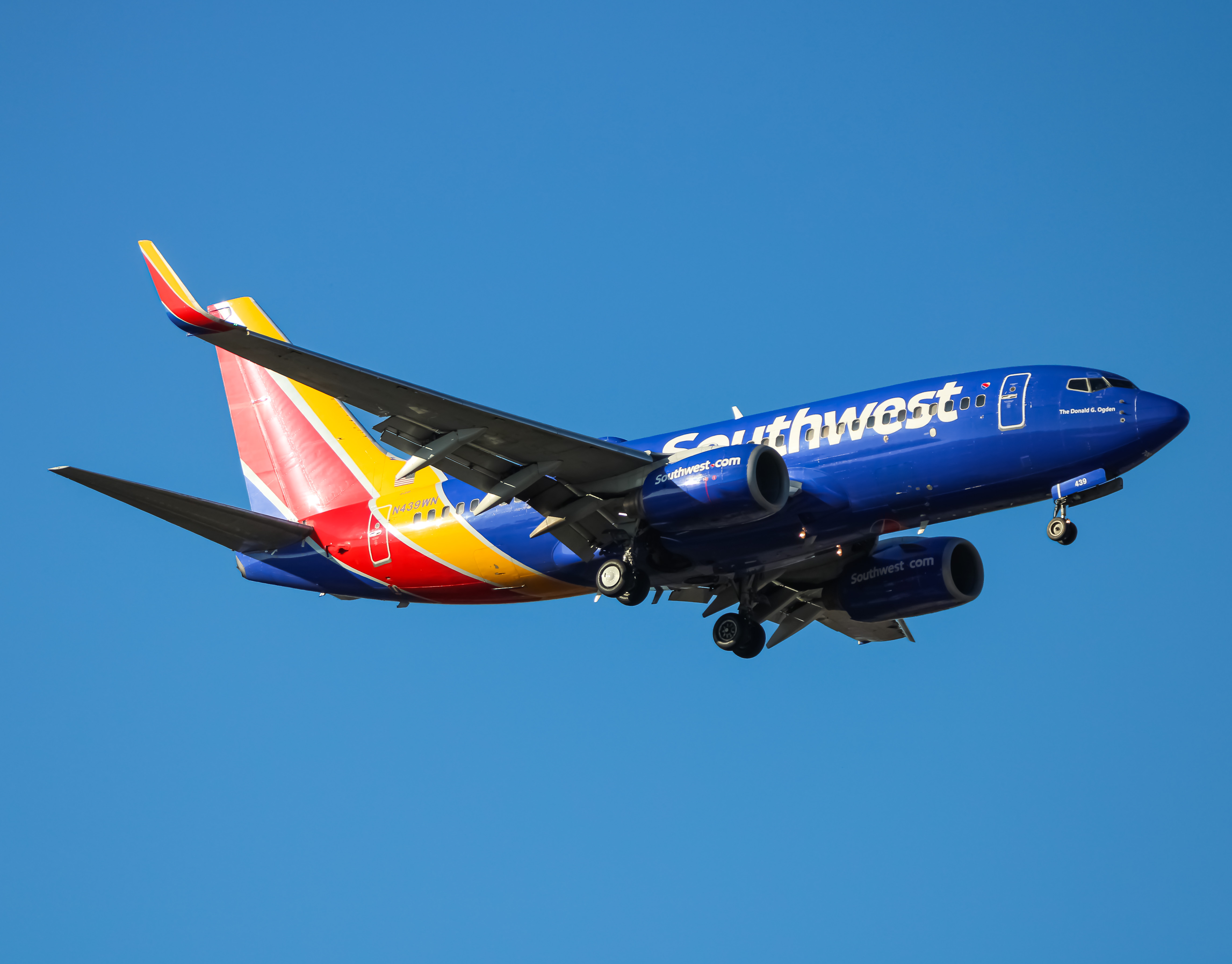 Full size: Southwest Airlines Boeing 737-700 N439WN at Baltimore/Washington International Thurgood Marshall Airport