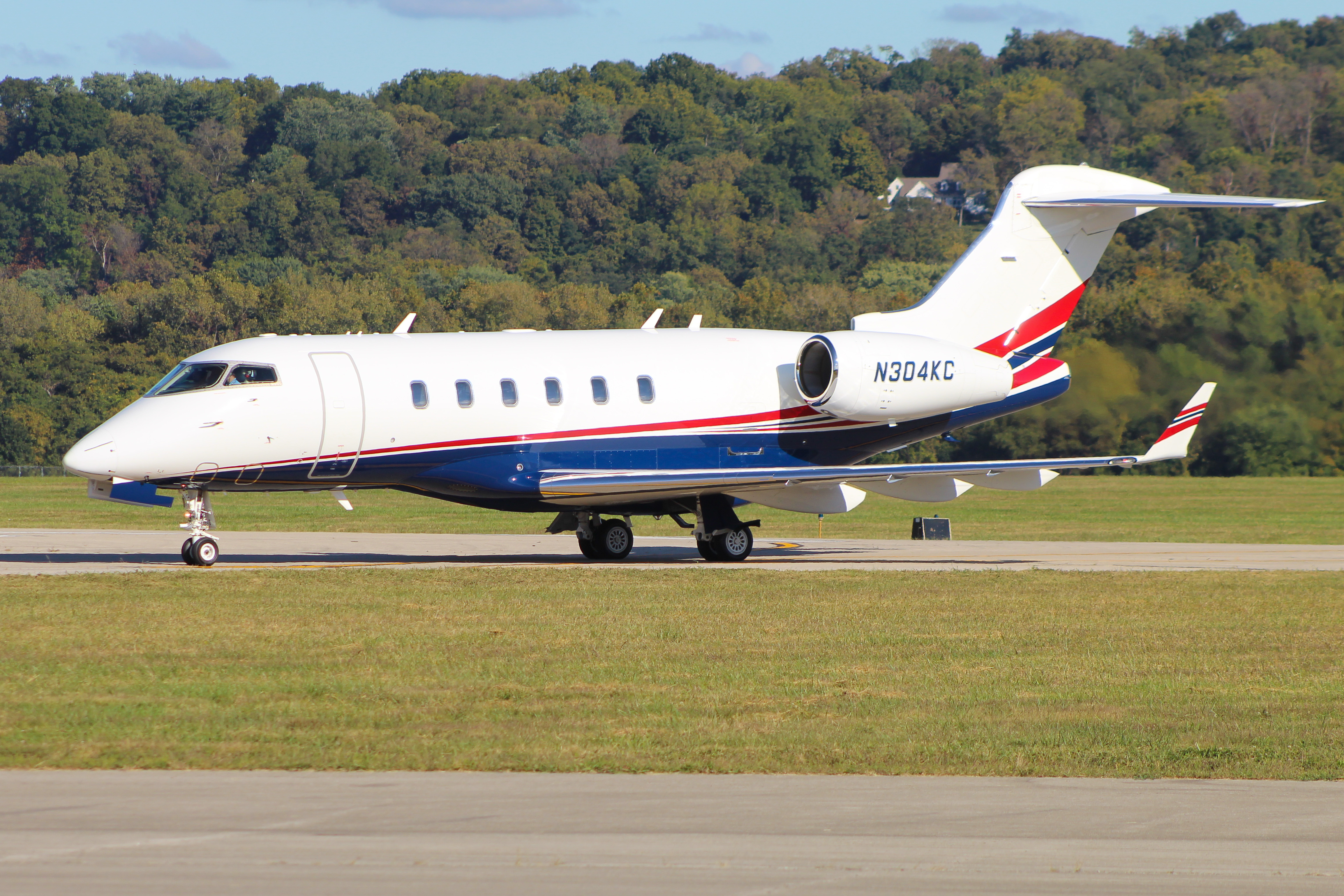 Full size: PRIVATE Bombardier Challenger 300 N304KC at Cincinnati Municipal Airport/Lunken Field