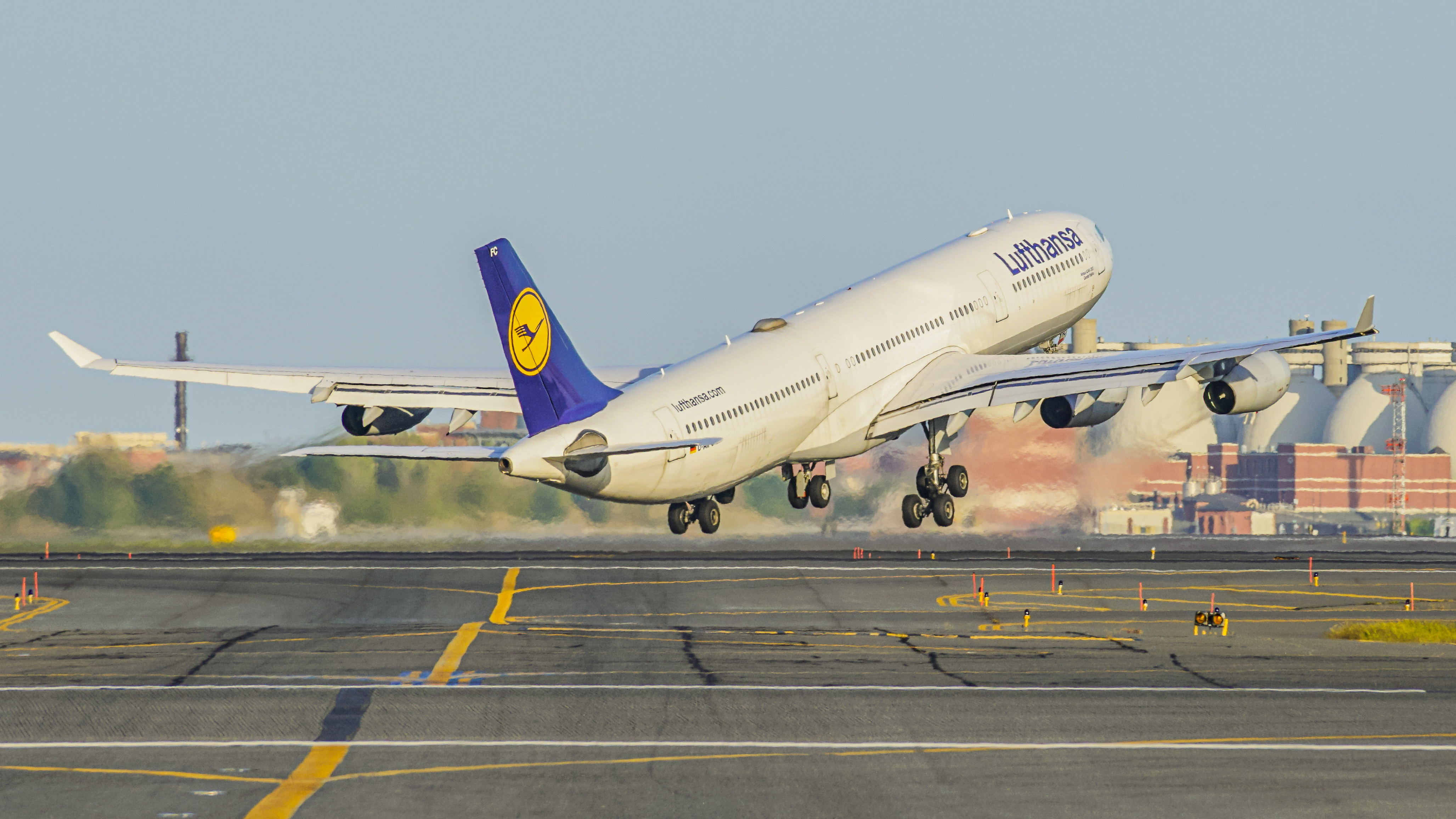 Full size: Lufthansa Airbus A340-300 D-AIFC at General Edward Lawrence Logan International Airport