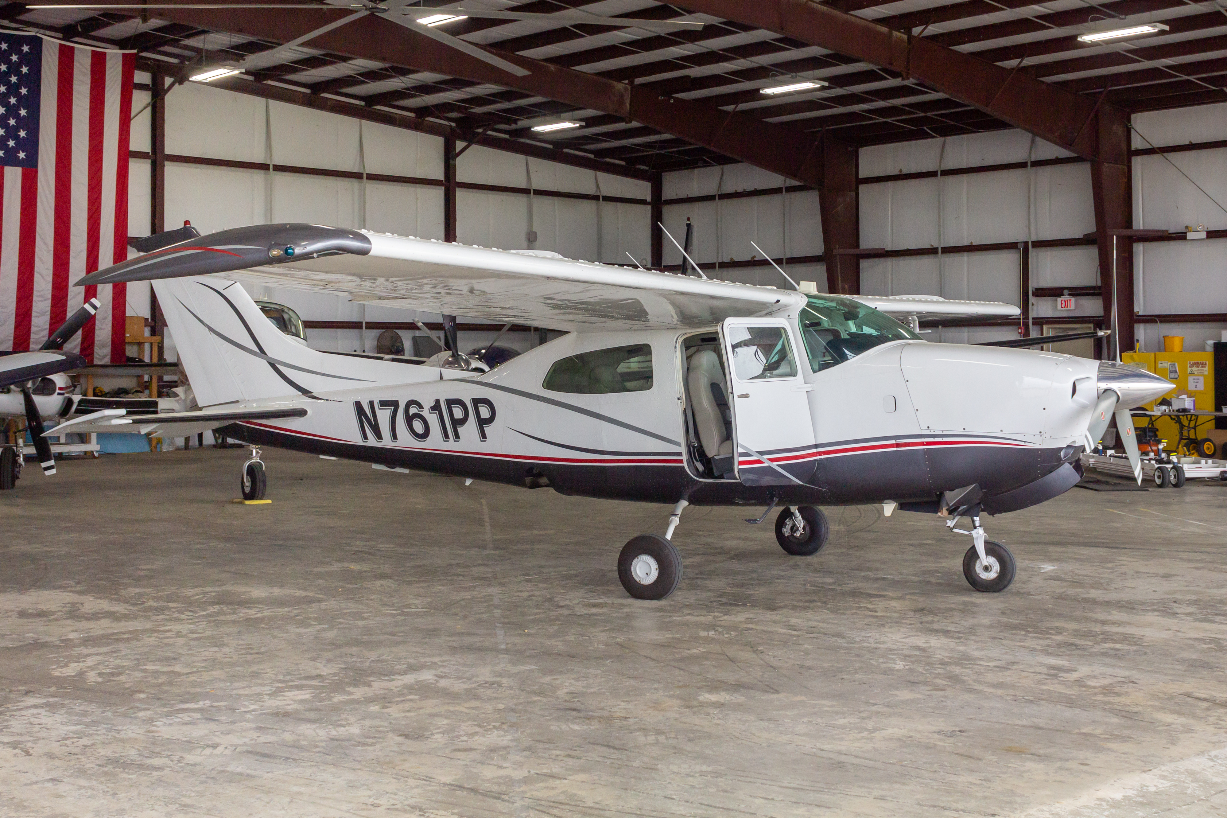 Full size: PRIVATE Cessna 210 N761PP at Beaumont Municipal Airport