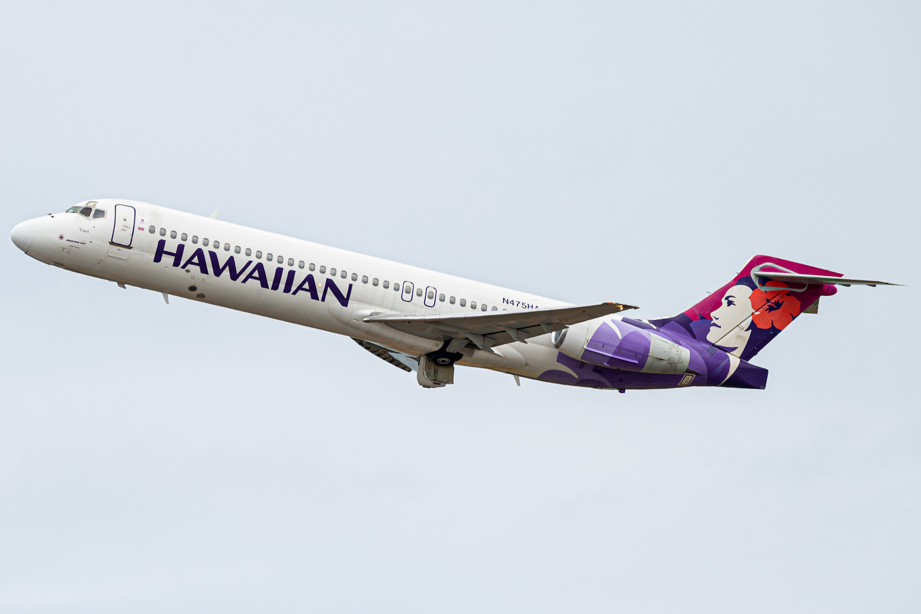 Full size: Hawaiian Airlines Boeing 717-200 N475HA at Daniel K Inouye International Airport
