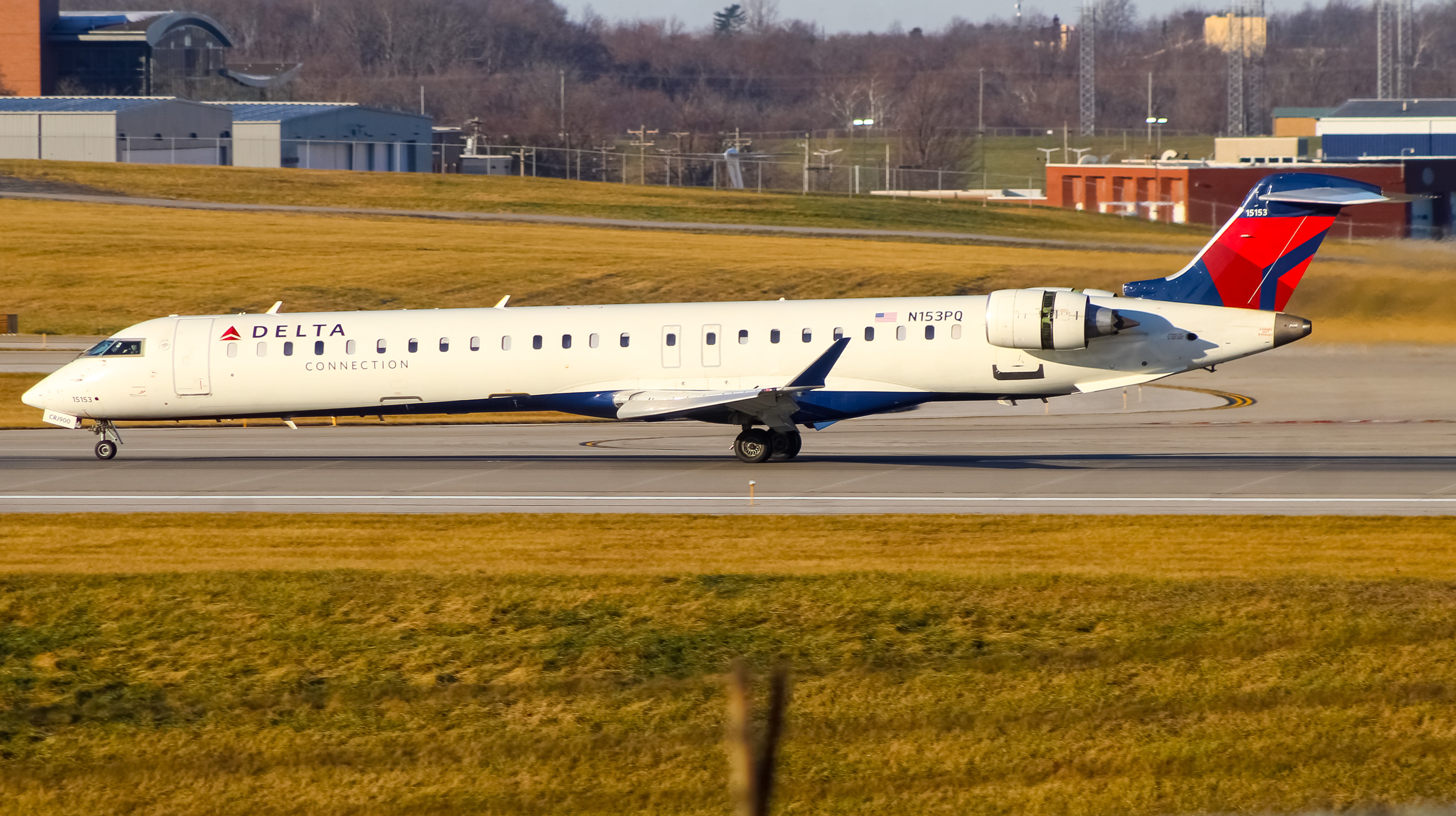 Full size: Delta Connection Mitsubishi CRJ-900 N153PQ at Cincinnati/Northern Kentucky International Airport