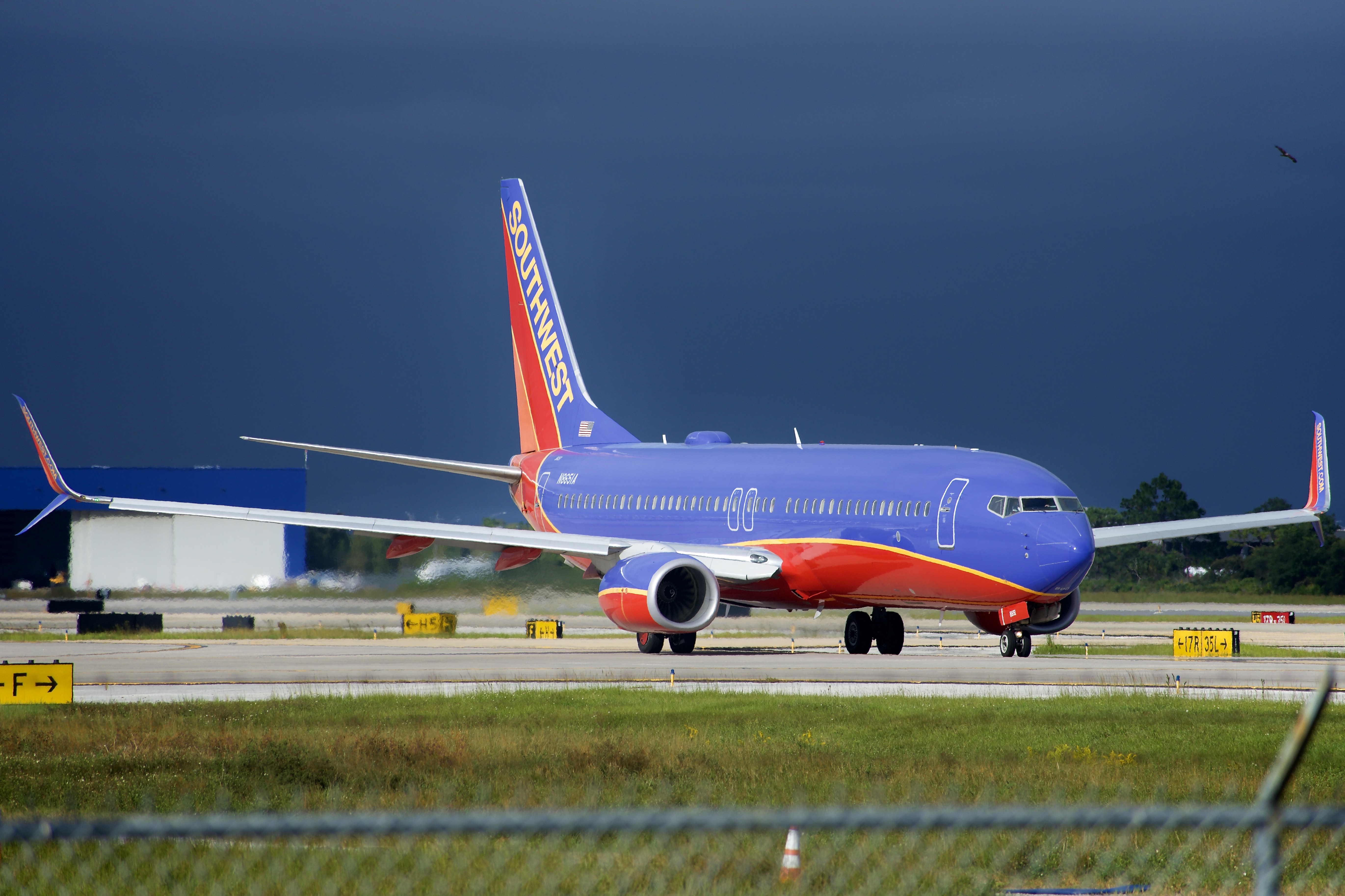 Full size: Southwest Airlines Boeing 737-800 N8651A at Orlando International Airport