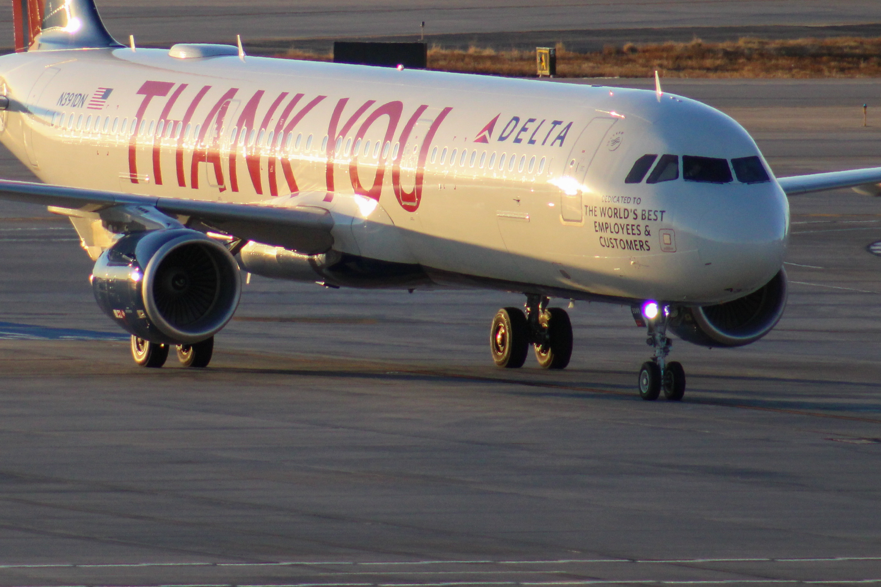 Full size: Delta Airlines Airbus A321-200 N391DN at Salt Lake City International Airport