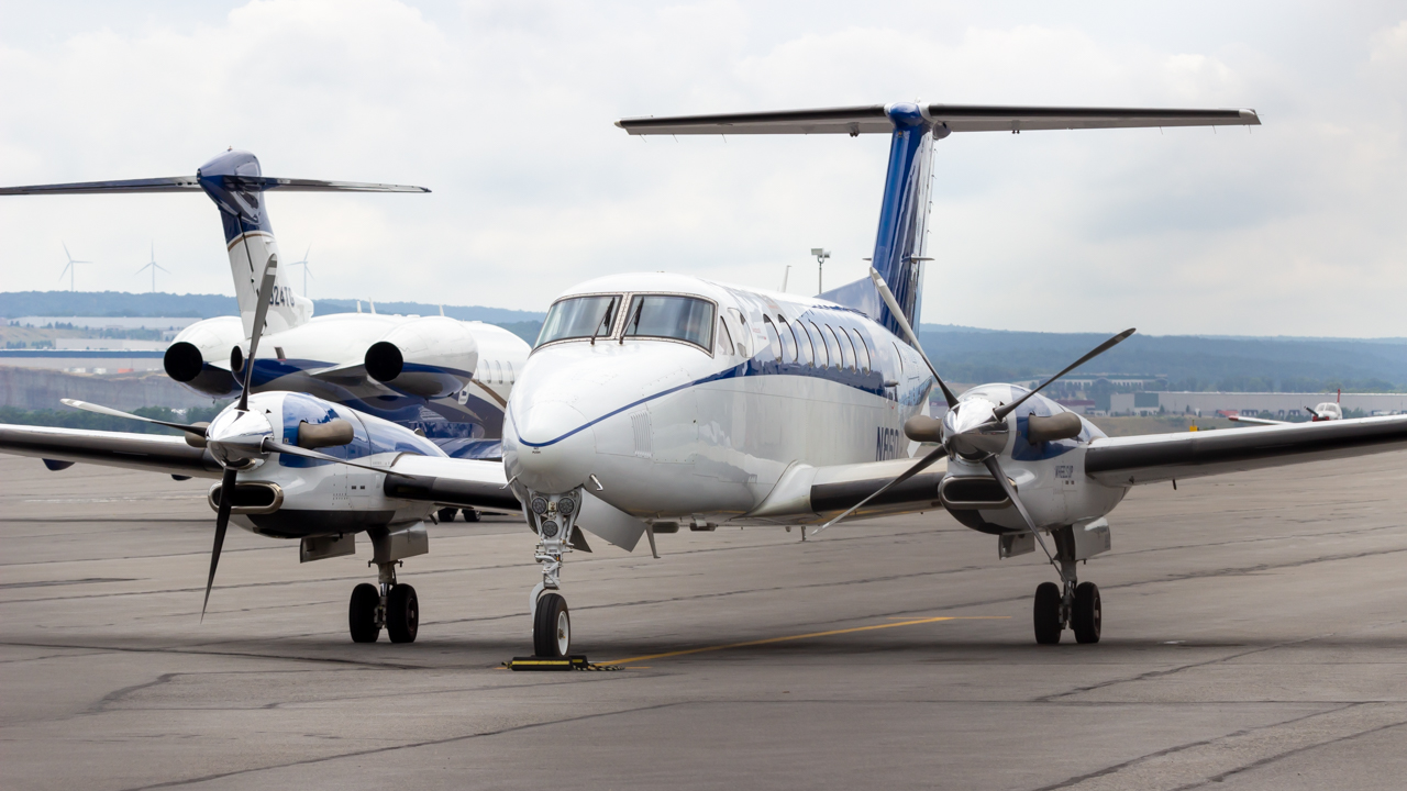 Full size: Wheels Up Beechcraft King Air 350 N860UP at Avoca Wilkes-Barre/Scranton International Airport