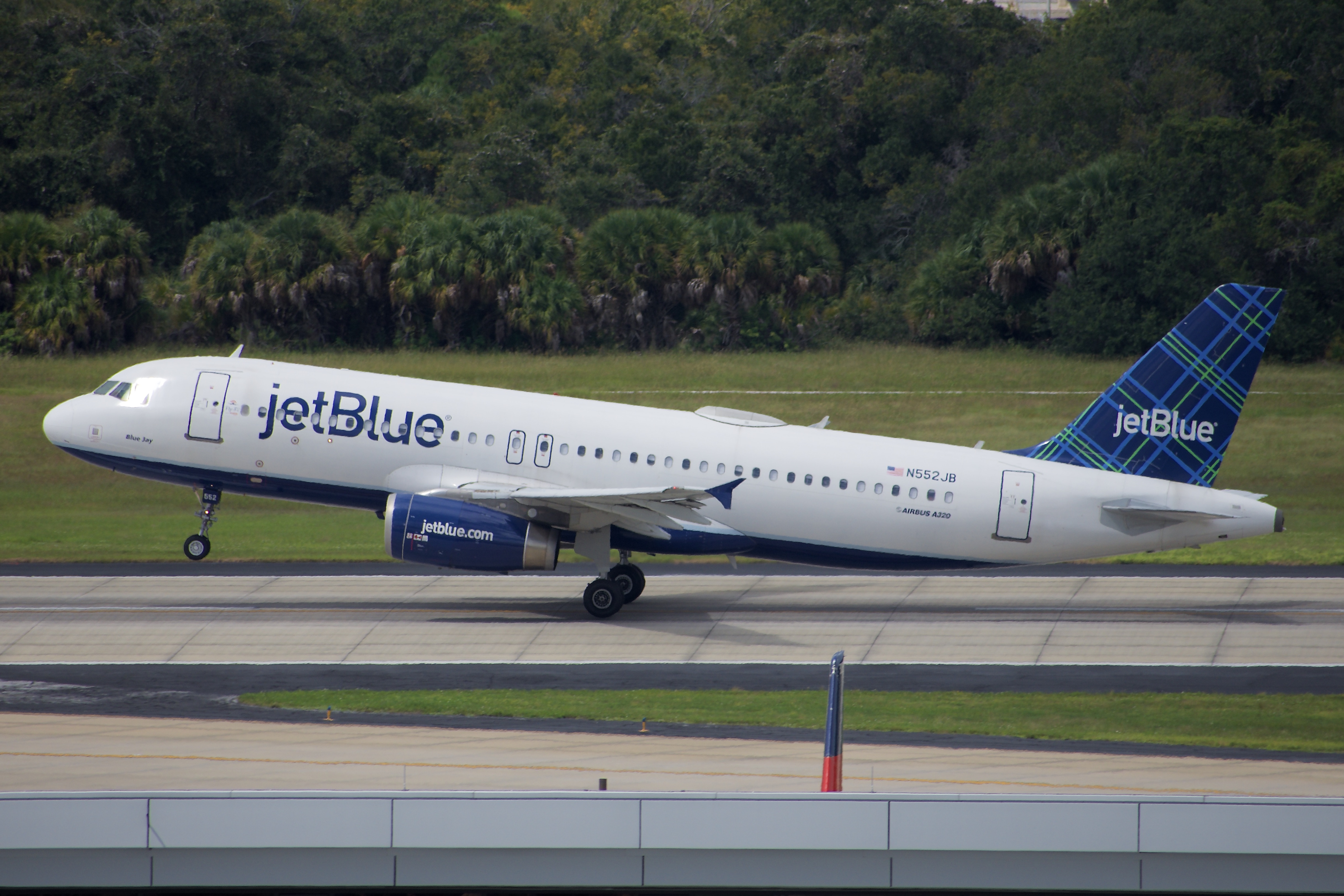 Full size: JetBlue Airways Airbus A320 N552JB at Tampa International Airport