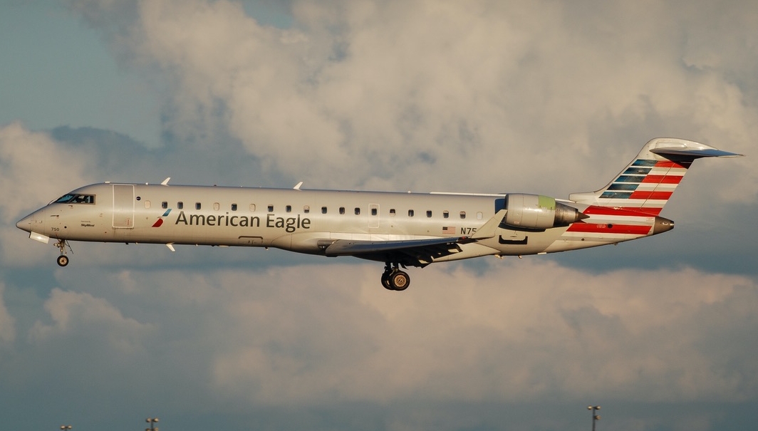 Full size: American Eagle Mitsubishi CRJ-700 N750SK at Dallas-Fort Worth International Airport