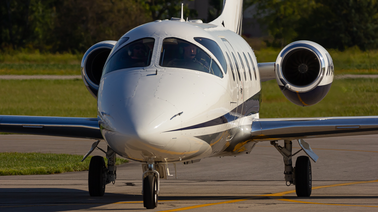 Full size: PRIVATE Beechcraft Hawker 400 N492FT at Delaware Municipal Airport