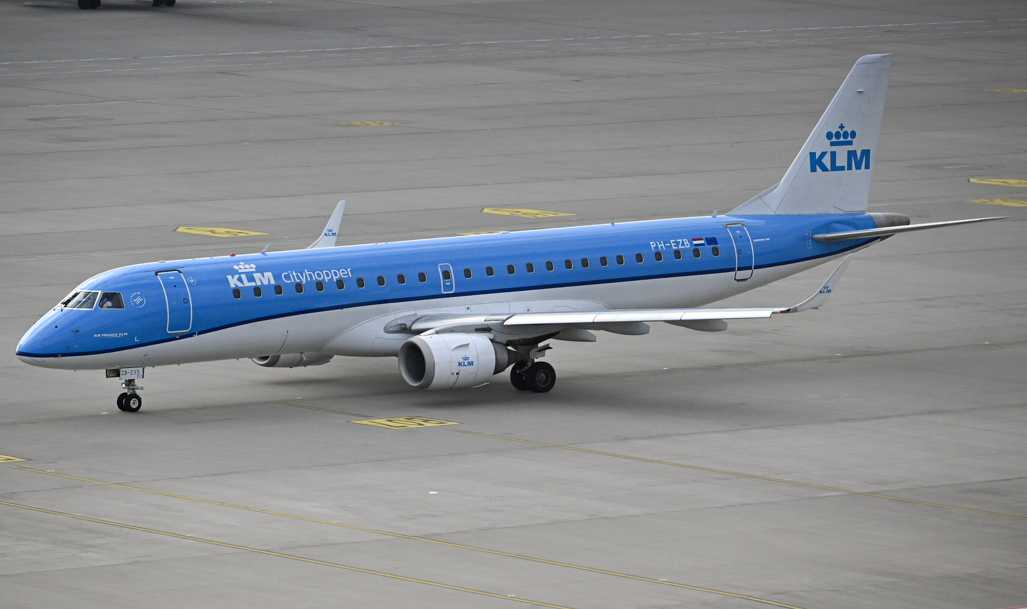 Full size: KLM CityHopper Embraer E190 PH-EZB at Berlin Brandenburg Airport