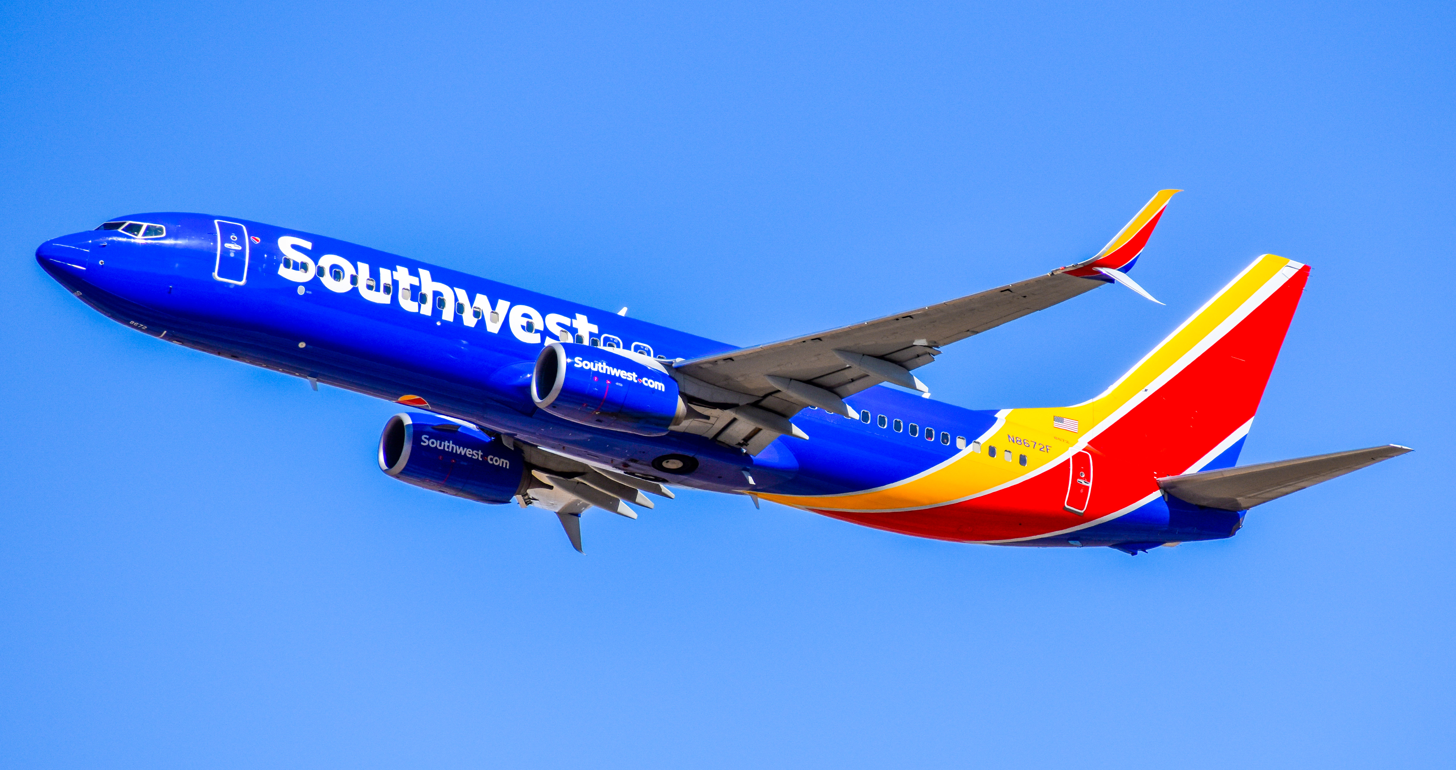 Full size: Southwest Airlines Boeing 737-800 N8672F at Denver International Airport