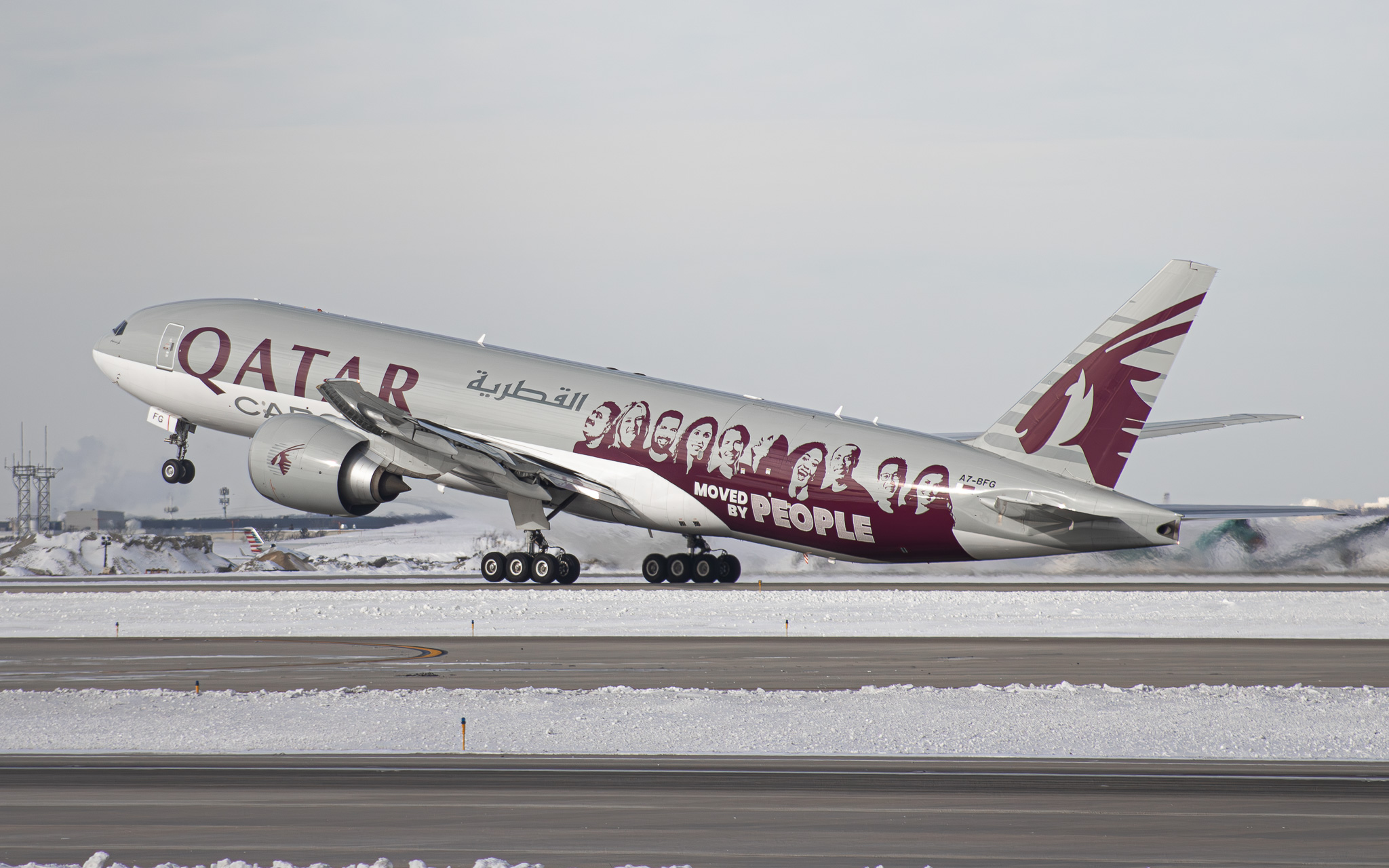 Full size: Qatar Airways Boeing 777-200 A7-BFG at Chicago O'Hare International Airport