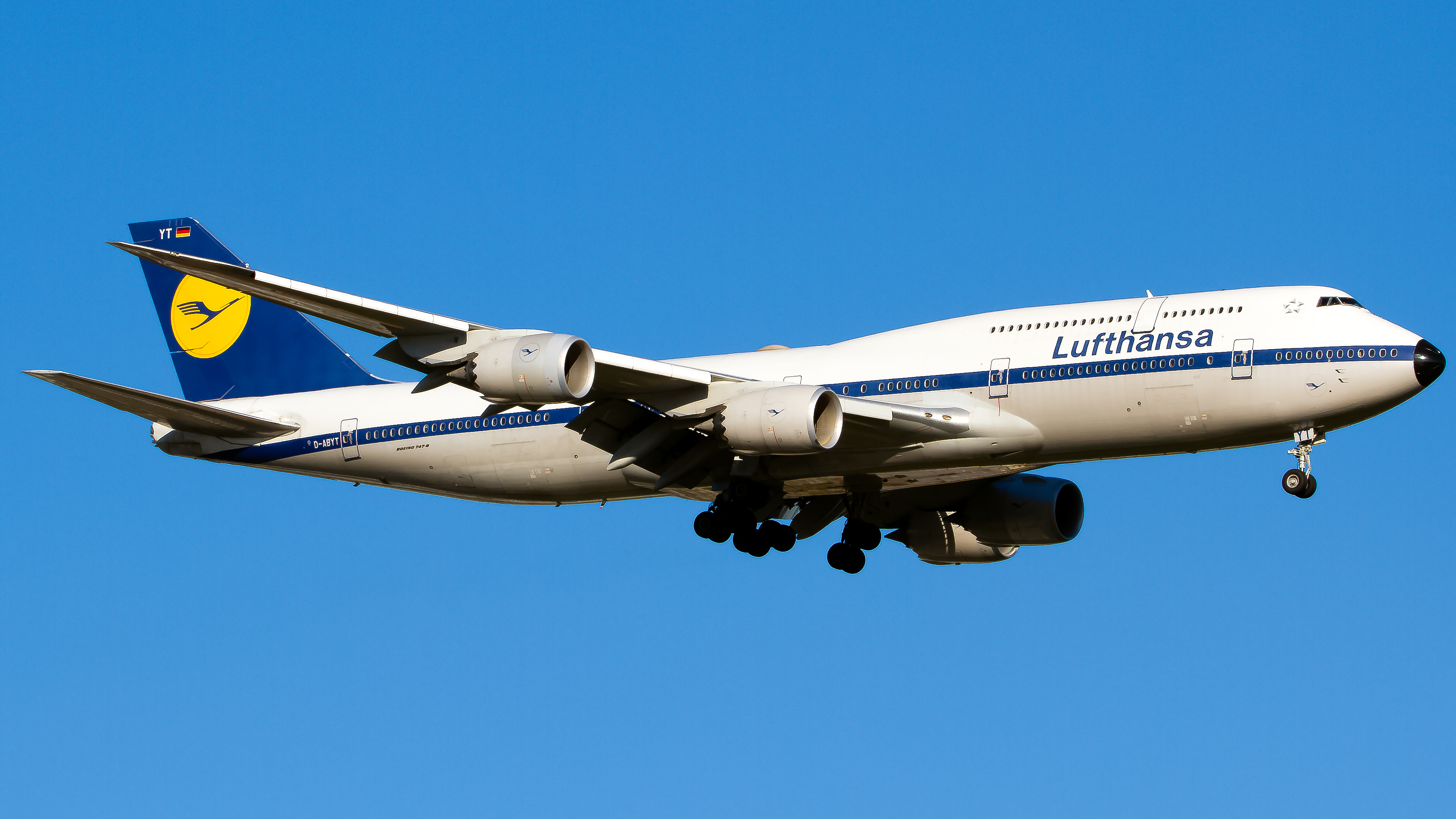 Full size: Lufthansa Boeing 747-8i D-ABYT at Washington Dulles International Airport