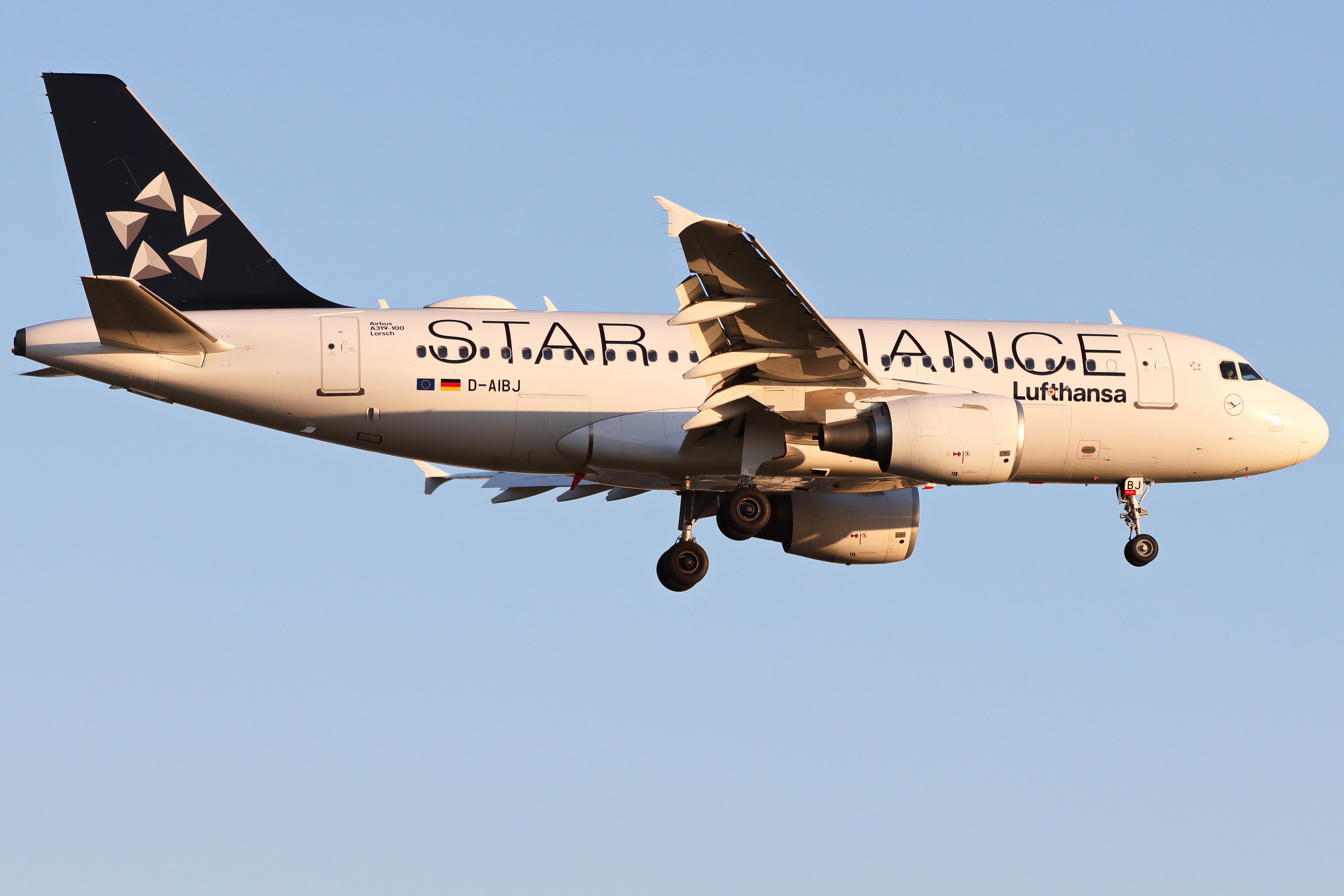 Full size: Lufthansa Airbus A319-100 D-AIBJ at London Heathrow International Airport