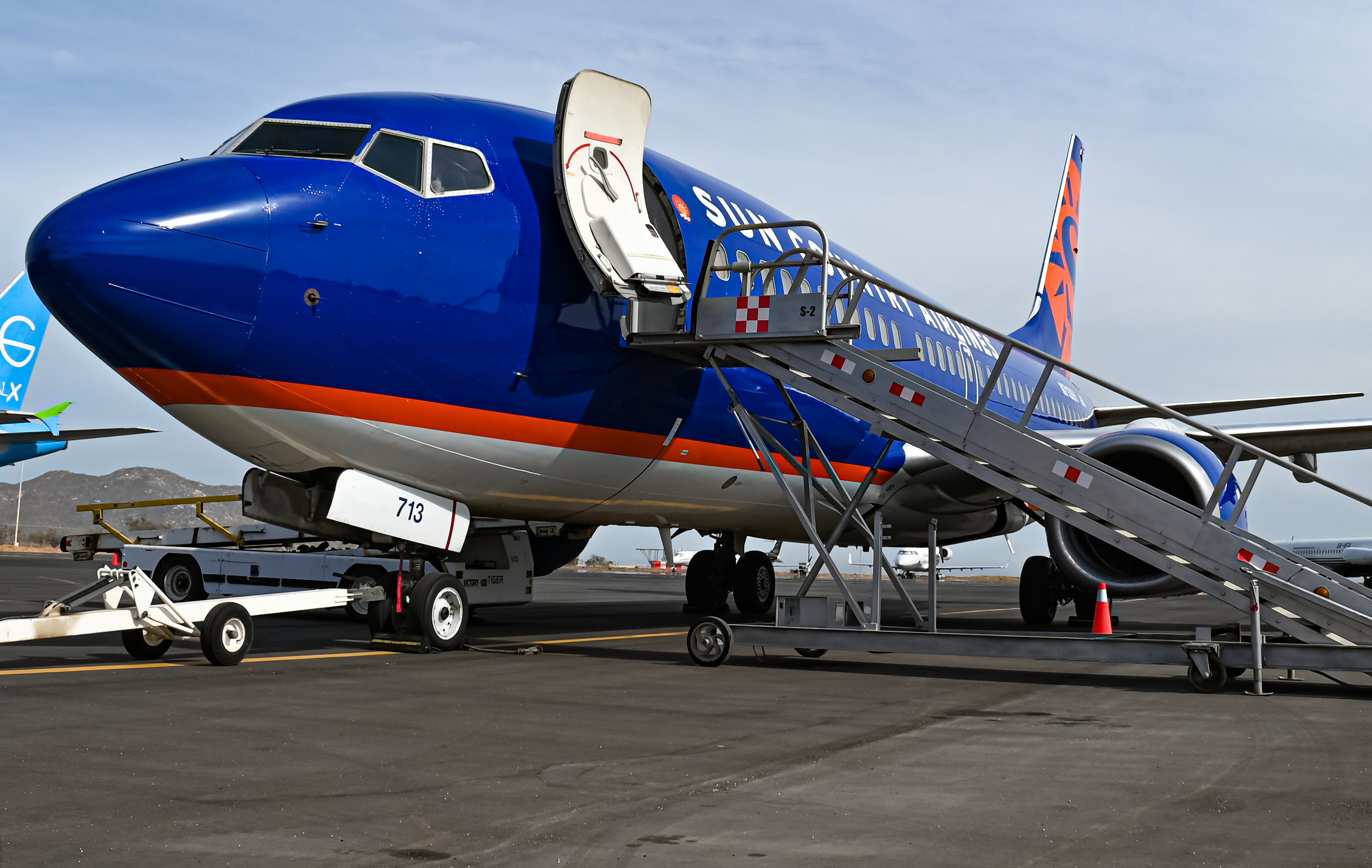 Full size: Sun Country Airlines Boeing 737-700 N713SY at Aeropuerto de Cabo San Lucas Internacional