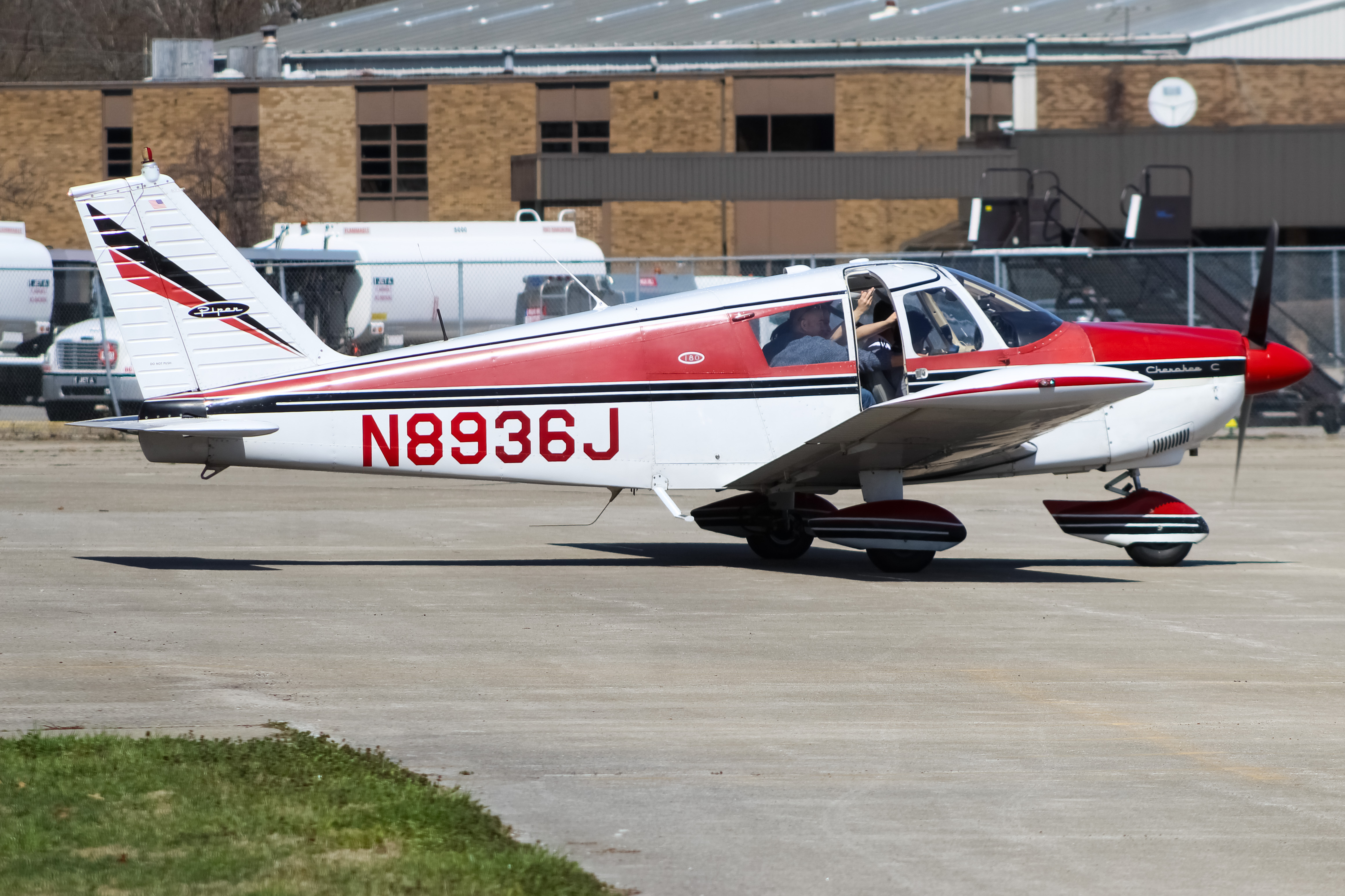 Full size: PRIVATE Piper 28 Cherokee N8936J at Cincinnati Municipal Airport/Lunken Field