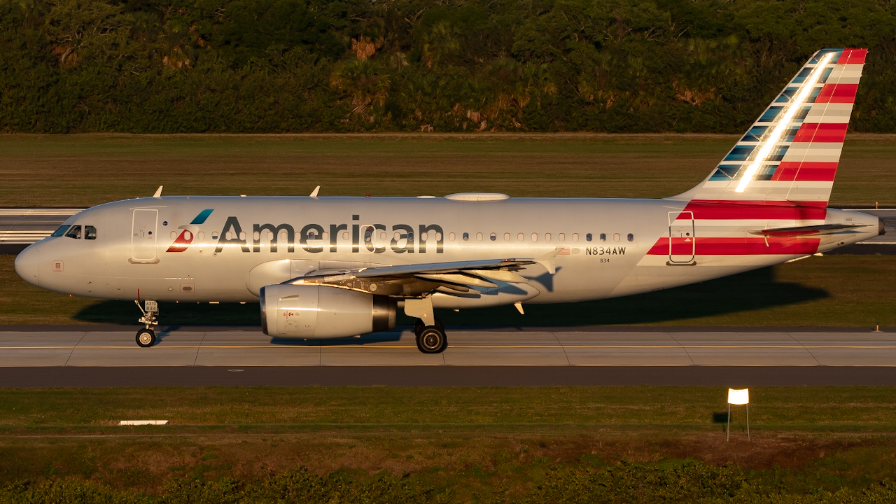 Full size: American Airlines Airbus A319 N834AW at Tampa International Airport