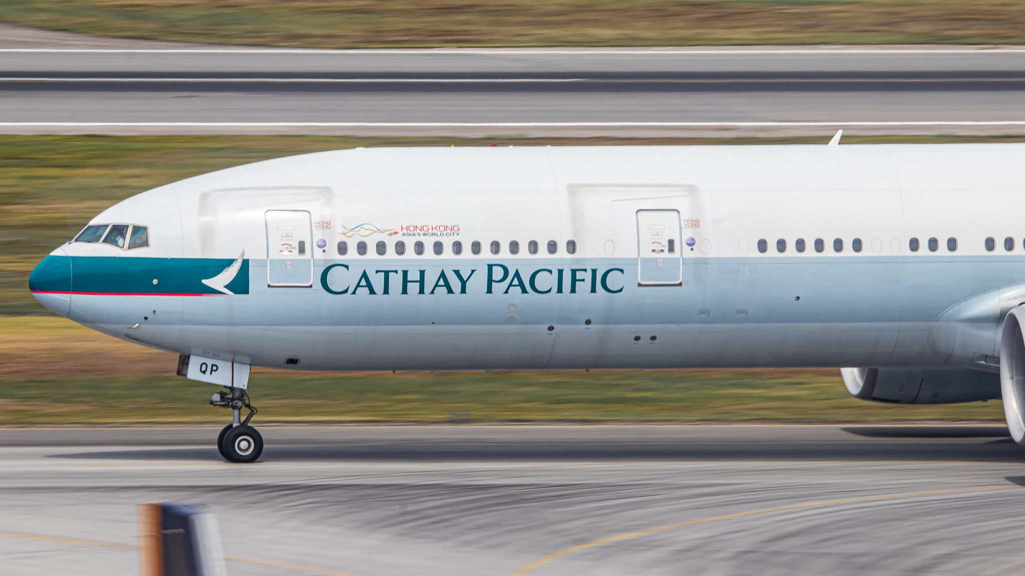 Full size: Cathay Pacific Boeing 777-367(ER) B-KQP at Singapore-Changi Airport