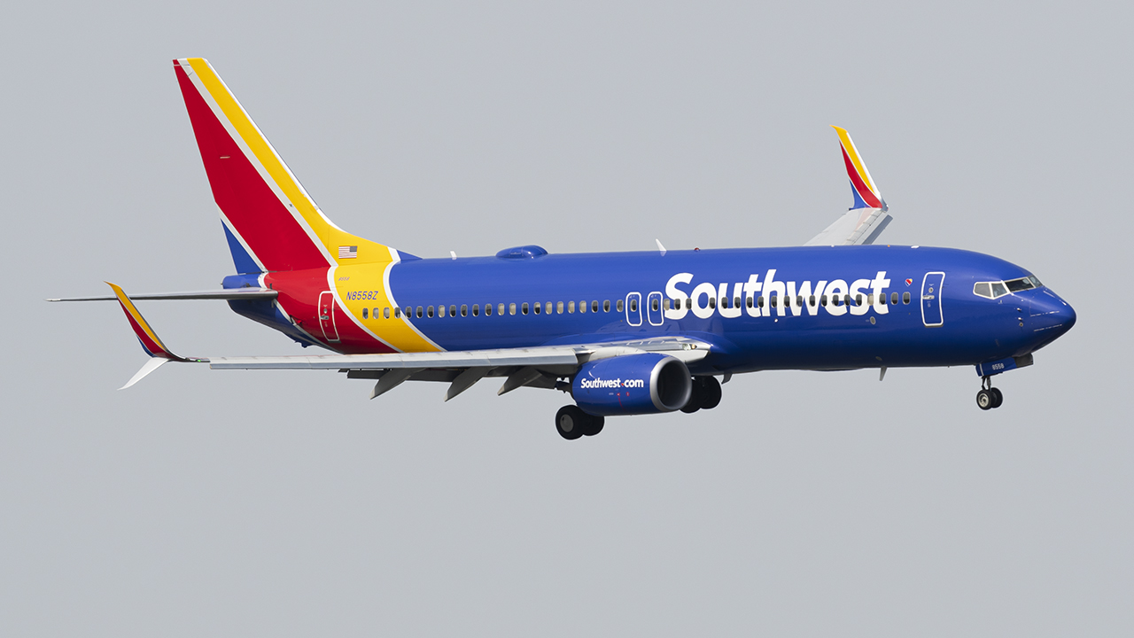 Full size: Southwest Airlines Boeing 737-800 N8558Z at Ronald Reagan National Airport