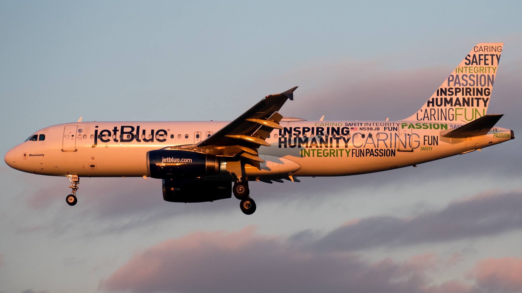Full size: JetBlue Airways Airbus A320 N598JB at Baltimore/Washington International Thurgood Marshall Airport