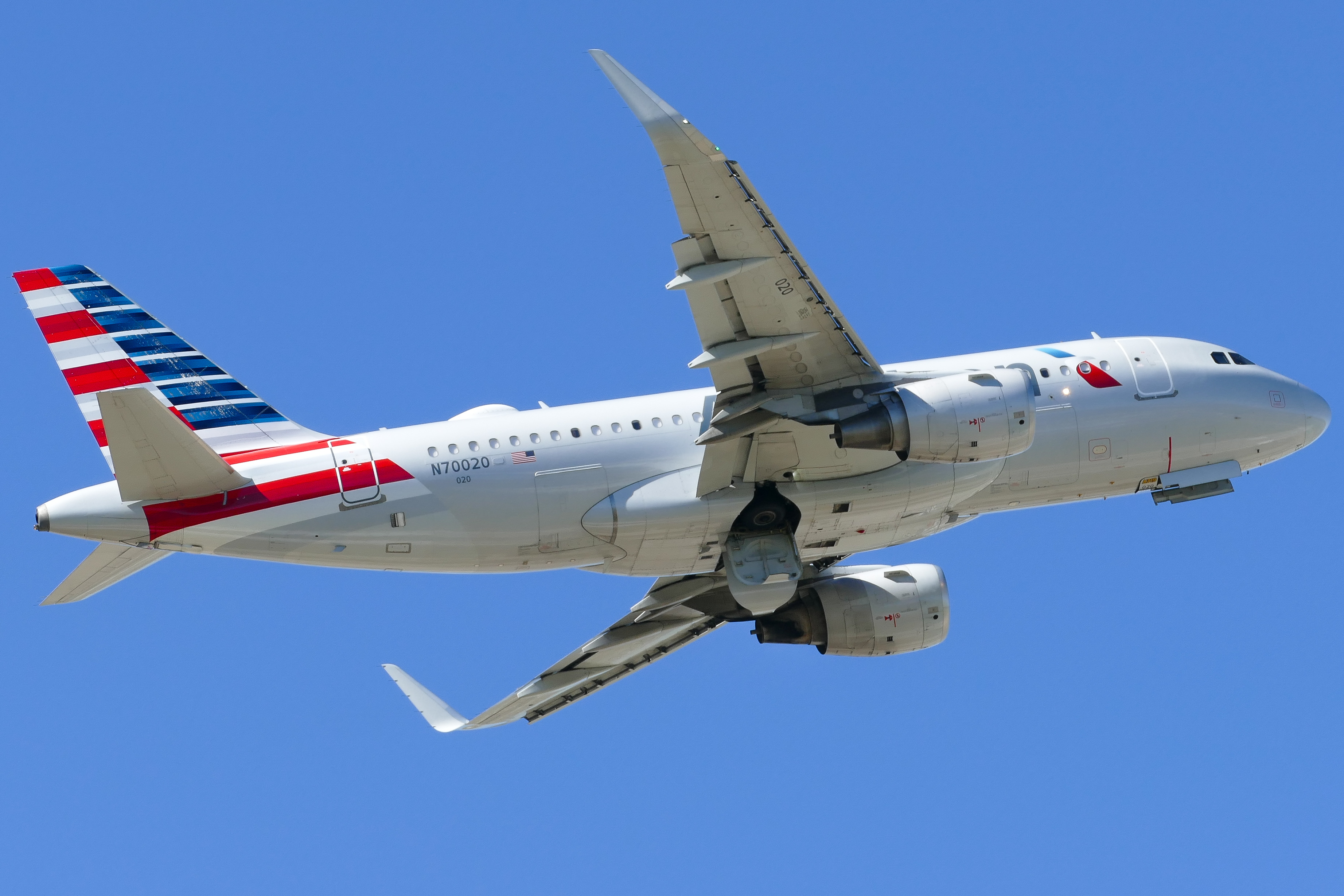 Full size: American Airlines Airbus A319 N70020 at Austin-Bergstrom International Airport